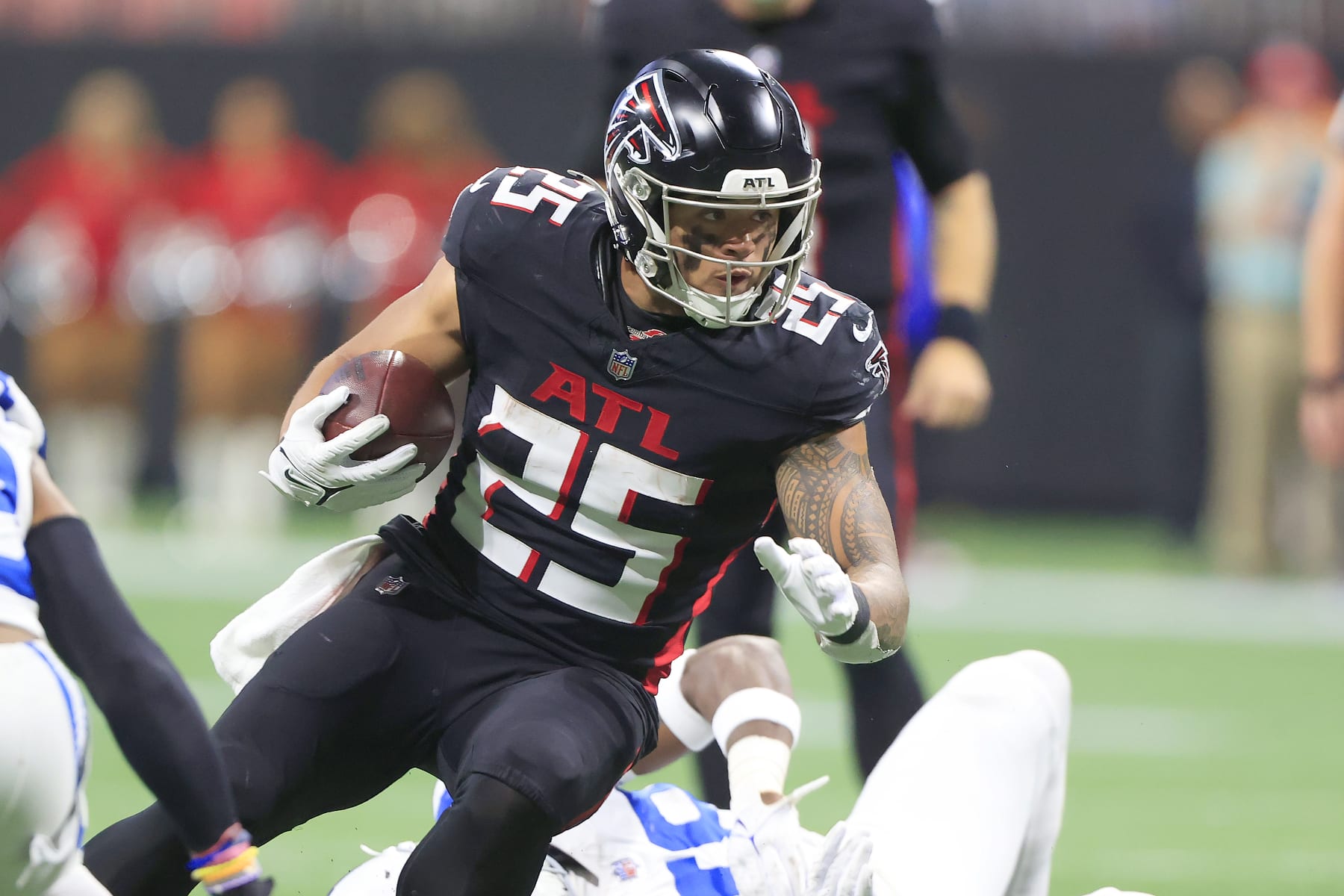 ATLANTA, GA - DECEMBER 24:  Atlanta Falcons running back Tyler Allgeier (25) carries the football during the Christmas Eve NFL football game between the Atlanta Falcons and the Indianapolis Colts on December 24, 2023 at the Mercedes-Benz Stadium in Atlanta, Georgia.  (Photo by David J. Griffin/Icon Sportswire via Getty Images)