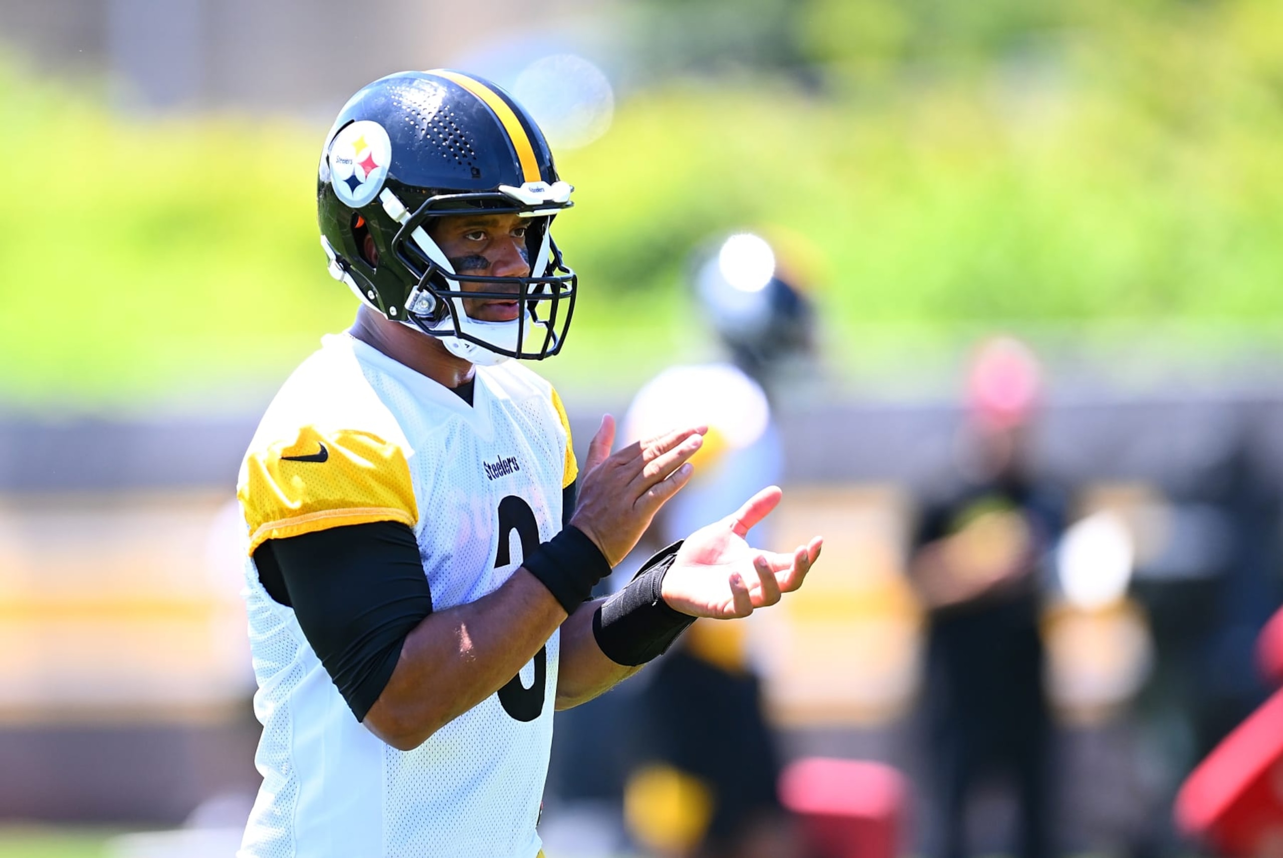 PITTSBURGH, PENNSYLVANIA - JUNE 6: Russell Wilson #3 of the Pittsburgh Steelers works out during the Pittsburgh Steelers OTA offseason workout at UPMC Rooney Sports Complex on June 6 2024 in Pittsburgh, Pennsylvania. (Photo by Joe Sargent/Getty Images) PITTSBURGH, PENNSYLVANIA - JUNE 6: Russell Wilson #3 of the Pittsburgh Steelers works out during the Pittsburgh Steelers OTA offseason workout at UPMC Rooney Sports Complex on June 6 2024 in Pittsburgh, Pennsylvania. (Photo by Joe Sargent/Getty Images)