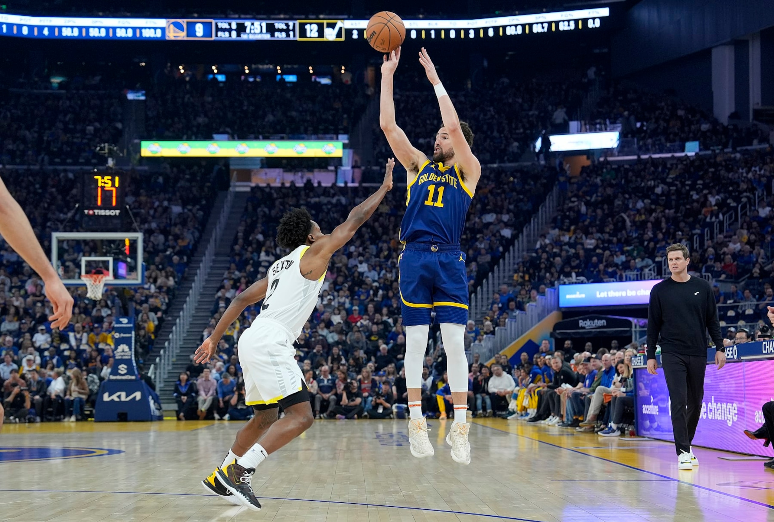 SAN FRANCISCO, CALIFORNIA - APRIL 07: Klay Thompson #11 of the Golden State Warriors shoots a three-point shot over Collin Sexton #2 of the Utah Jazz during first half at Chase Center on April 07, 2024 in San Francisco, California. NOTE TO USER: User expressly acknowledges and agrees that, by downloading and or using this photograph, User is consenting to the terms and conditions of the Getty Images License Agreement. (Photo by Thearon W. Henderson/Getty Images)