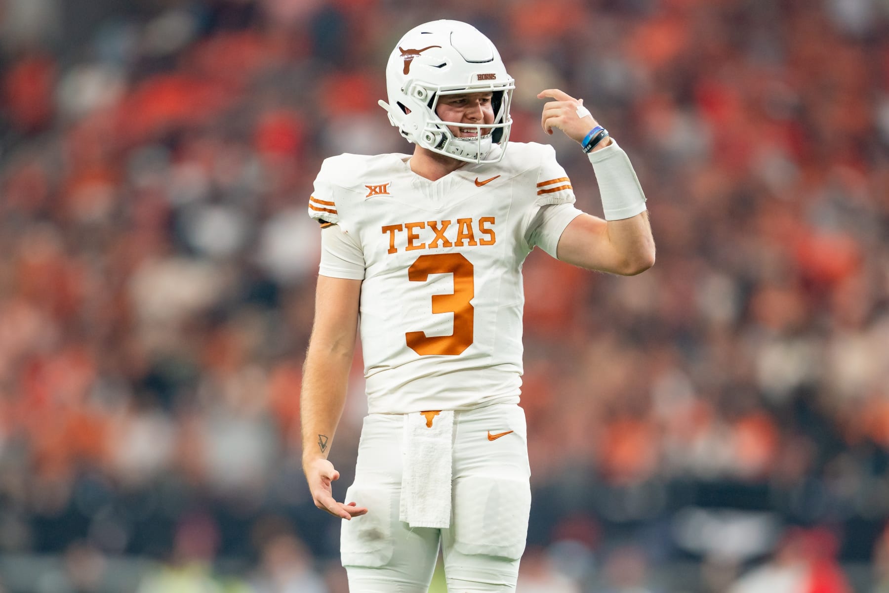 ARLINGTON, TX - DECEMBER 02: Texas Longhorns quarterback Quinn Ewers (3) looks for a penalty call during the Big 12 Championship game between the Texas Longhorns and the Oklahoma State Cowboys   on December 02, 2023 at AT&T Stadium in Arlington, TX. (Photo by Chris Leduc/Icon Sportswire via Getty Images)