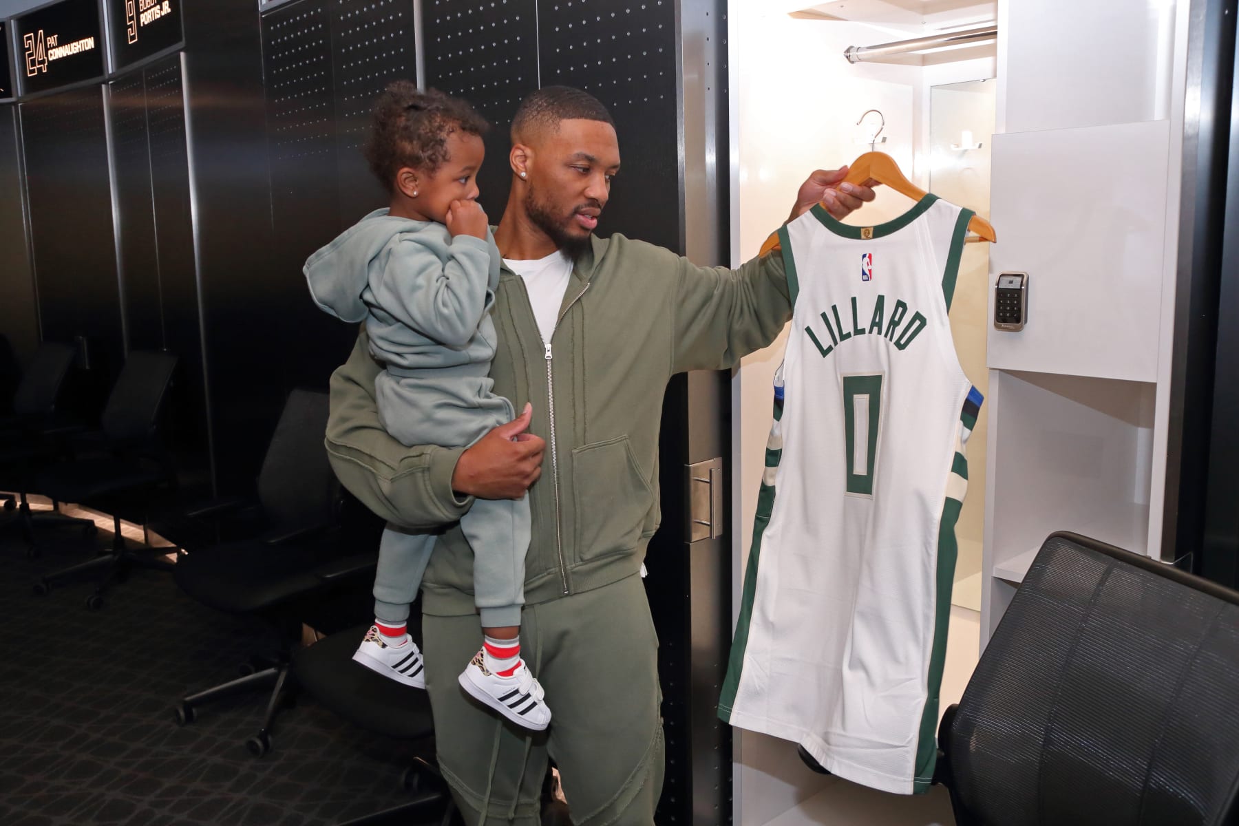MILWAUKEE, WI - SEPTEMBER 30: Damian Lillard #0 of the Milwaukee Bucks arrives in Milwaukee to a welcome rally and tour on September 30, 2023 at Fiserv Forum in Milwaukee, Wisconsin. NOTE TO USER: User expressly acknowledges and agrees that, by downloading and or using this Photograph, user is consenting to the terms and conditions of the Getty Images License Agreement. Mandatory Copyright Notice: Copyright 2023 NBAE (Photo by Gary Dineen/NBAE via Getty Images)