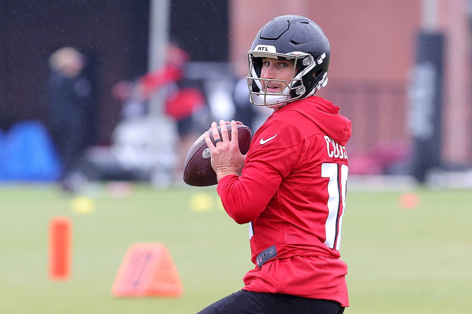 FLOWERY BRANCH, GEORGIA - MAY 14: Quarterback Kirk Cousins #18 of the Atlanta Falcons looks to pass during OTA offseason workouts at the Atlanta Falcons training facility on May 14, 2024 in Flowery Branch, Georgia. (Photo by Kevin C. Cox/Getty Images)