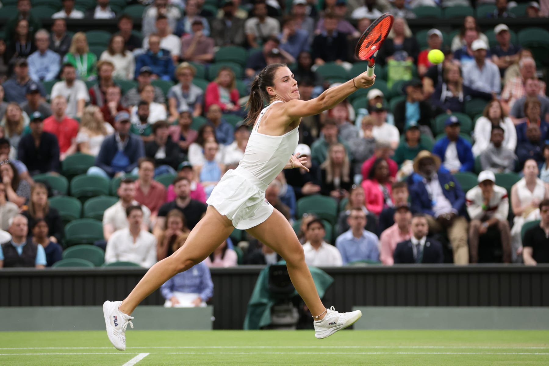 LONDON, ENGLAND - JULY 07: Emma Navarro of United States plays a forehand against Coco Gauff of United States in the Ladies' Singles fourth round match during day seven of The Championships Wimbledon 2024 at All England Lawn Tennis and Croquet Club on July 07, 2024 in London, England. (Photo by Clive Brunskill/Getty Images)