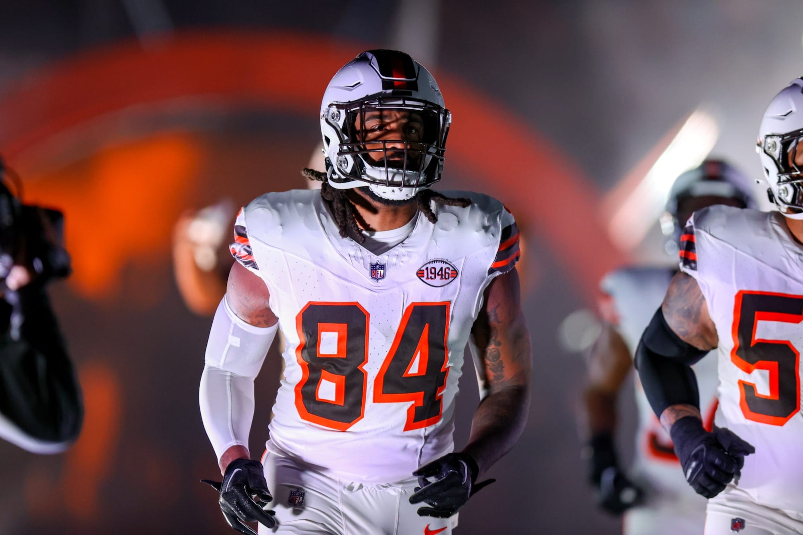 CLEVELAND, OH - DECEMBER 28: Cleveland Browns tight end Jordan Akins (84) takes the field  prior to the National Football League game between the New York Jets and Cleveland Browns on December 28, 2023, at Cleveland Browns Stadium in Cleveland, OH. (Photo by Frank Jansky/Icon Sportswire via Getty Images)