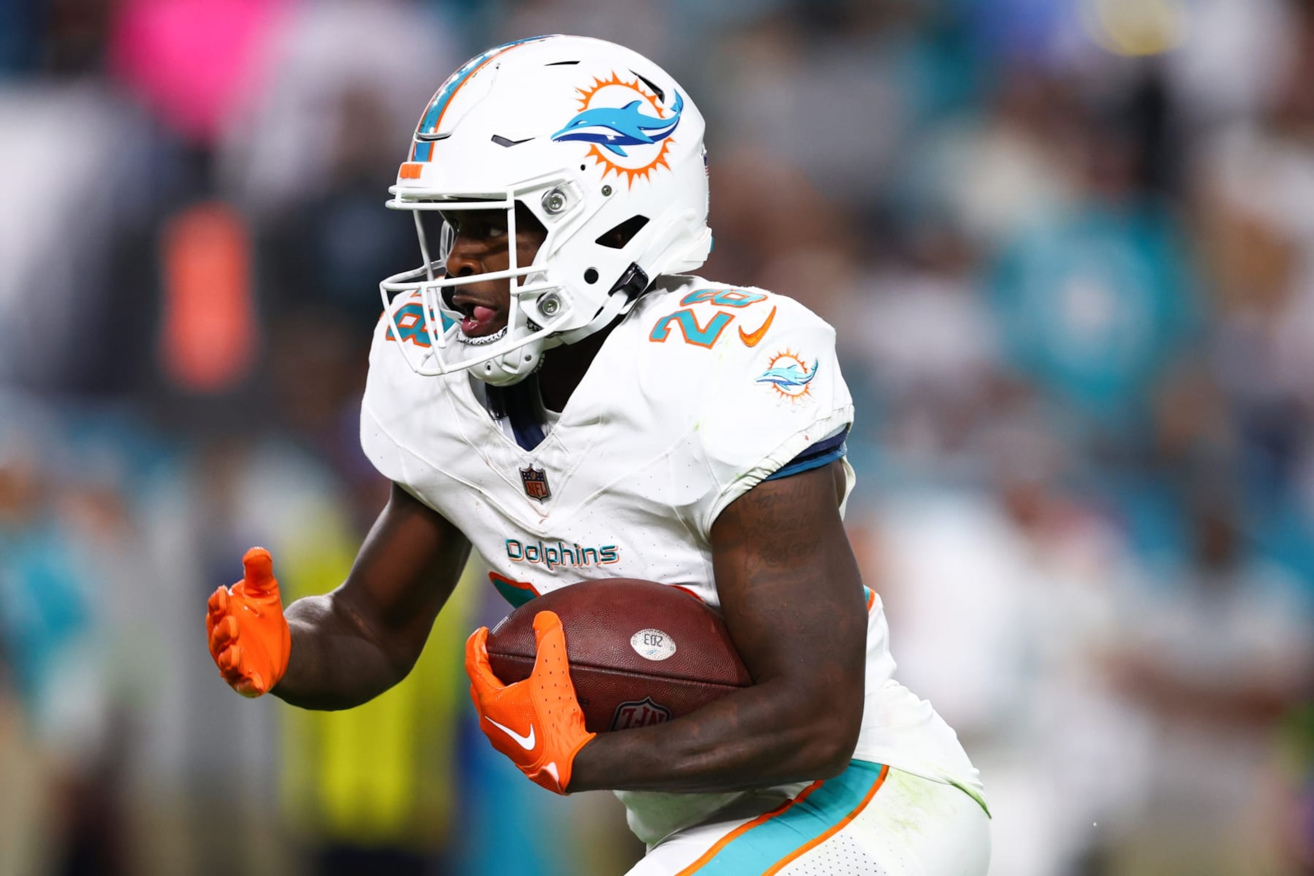 MIAMI GARDENS, FLORIDA - JANUARY 07: De'Von Achane #28 of the Miami Dolphins carries the ball against the Buffalo Bills during the first half of the game at Hard Rock Stadium on January 07, 2024 in Miami Gardens, Florida. (Photo by Megan Briggs/Getty Images)