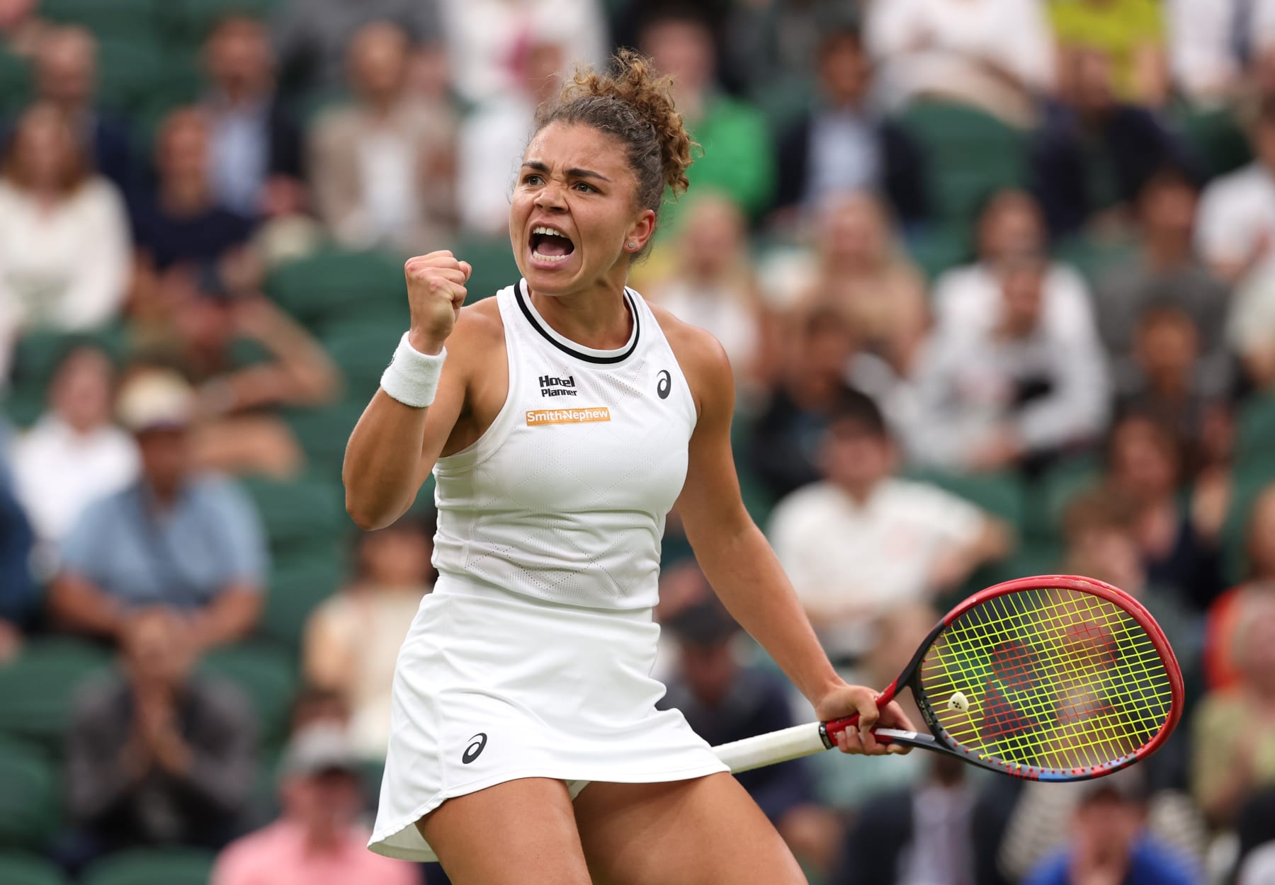 LONDON, ENGLAND - JULY 09: Jasmine Paolini of Italy celebrates as she plays against Emma Navarro of United States in the Ladies' Singles Quarter Final match during day nine of The Championships Wimbledon 2024 at All England Lawn Tennis and Croquet Club on July 09, 2024 in London, England. (Photo by Sean M. Haffey/Getty Images)