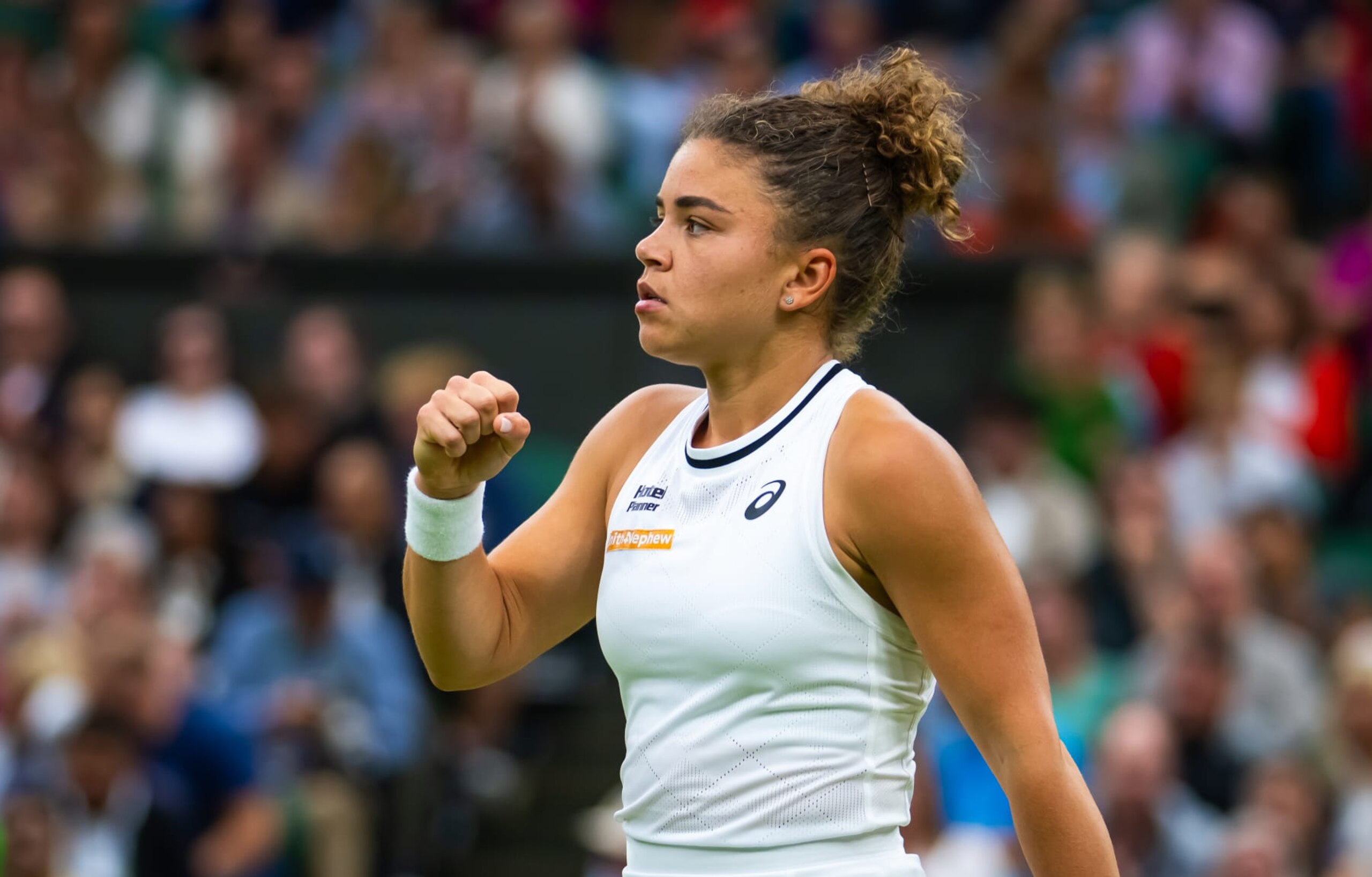 LONDON, ENGLAND - JULY 09: Jasmine Paolini of Italy in action against Emma Navarro of the United States in the quarter-final on Day Nine of The Championships Wimbledon 2024 at All England Lawn Tennis and Croquet Club on July 09, 2024 in London, England (Photo by Robert Prange/Getty Images)
