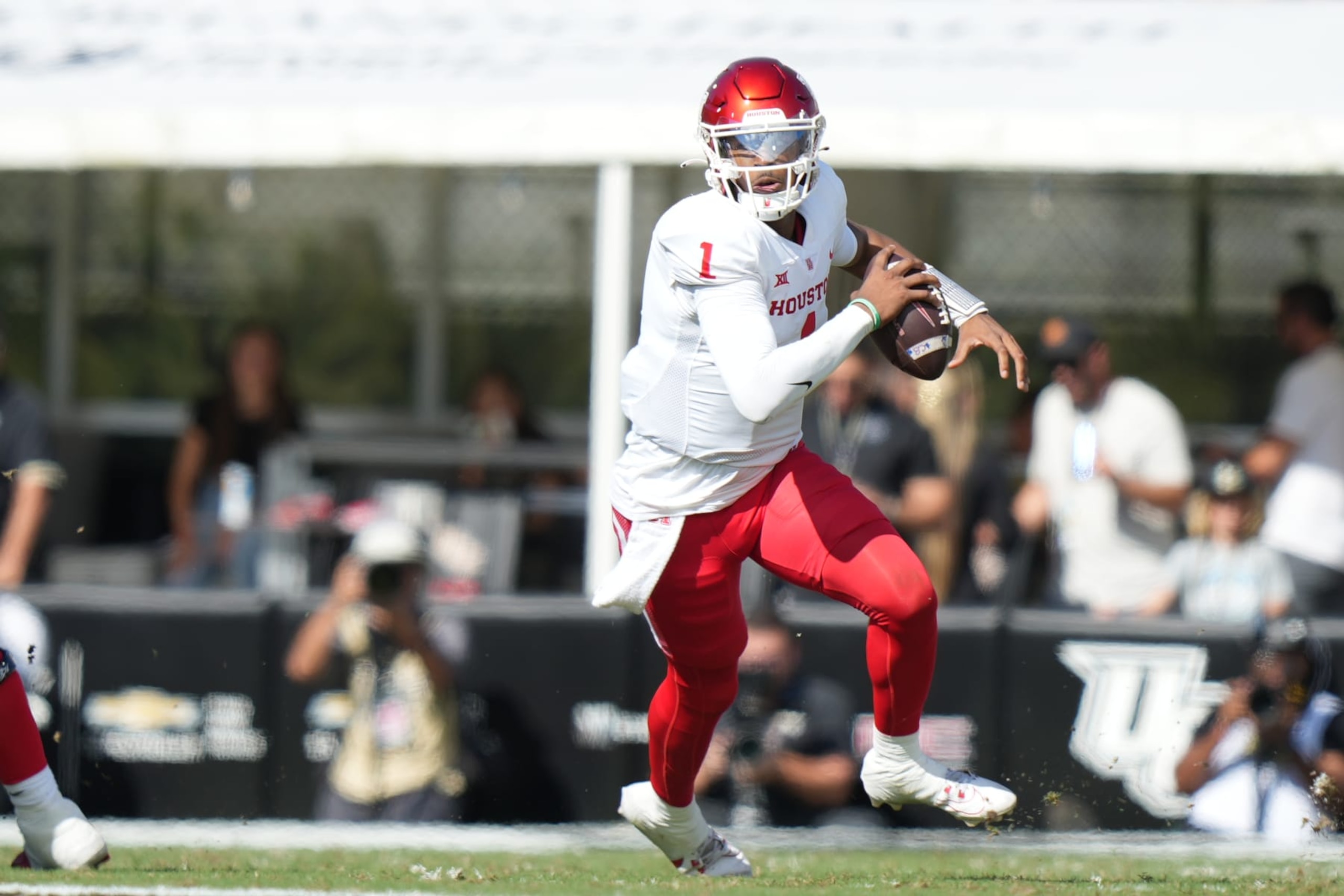 ORLANDO, FL - NOVEMBER 25: Houston Cougars quarterback Donovan Smith (1) looks for a receiver as he scrambles during the game between the Houston Cougars and the Central Florida (UCF) Knights on Saturday, November 25, 2023 at FBC Mortgage Stadium, Orlando, Fla. (Photo by Peter Joneleit/Icon Sportswire via Getty Images)