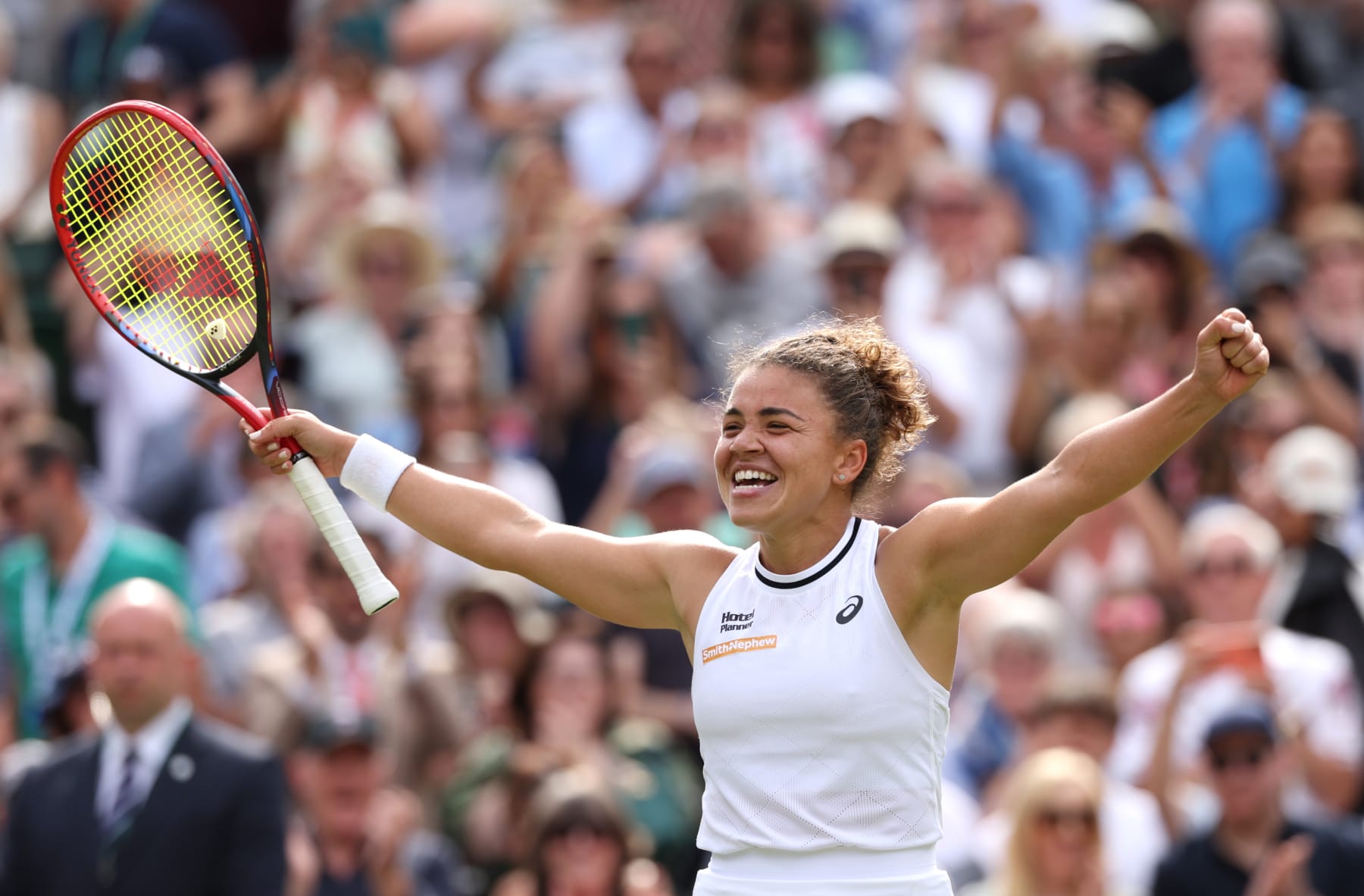 LONDON, ENGLAND - JULY 11: Jasmine Paolini of Italy celebrates winning match point against Donna Vekic of Croatia in the Ladies' Singles Semi-Final match during day eleven of The Championships Wimbledon 2024 at All England Lawn Tennis and Croquet Club on July 11, 2024 in London, England. (Photo by Clive Brunskill/Getty Images)
