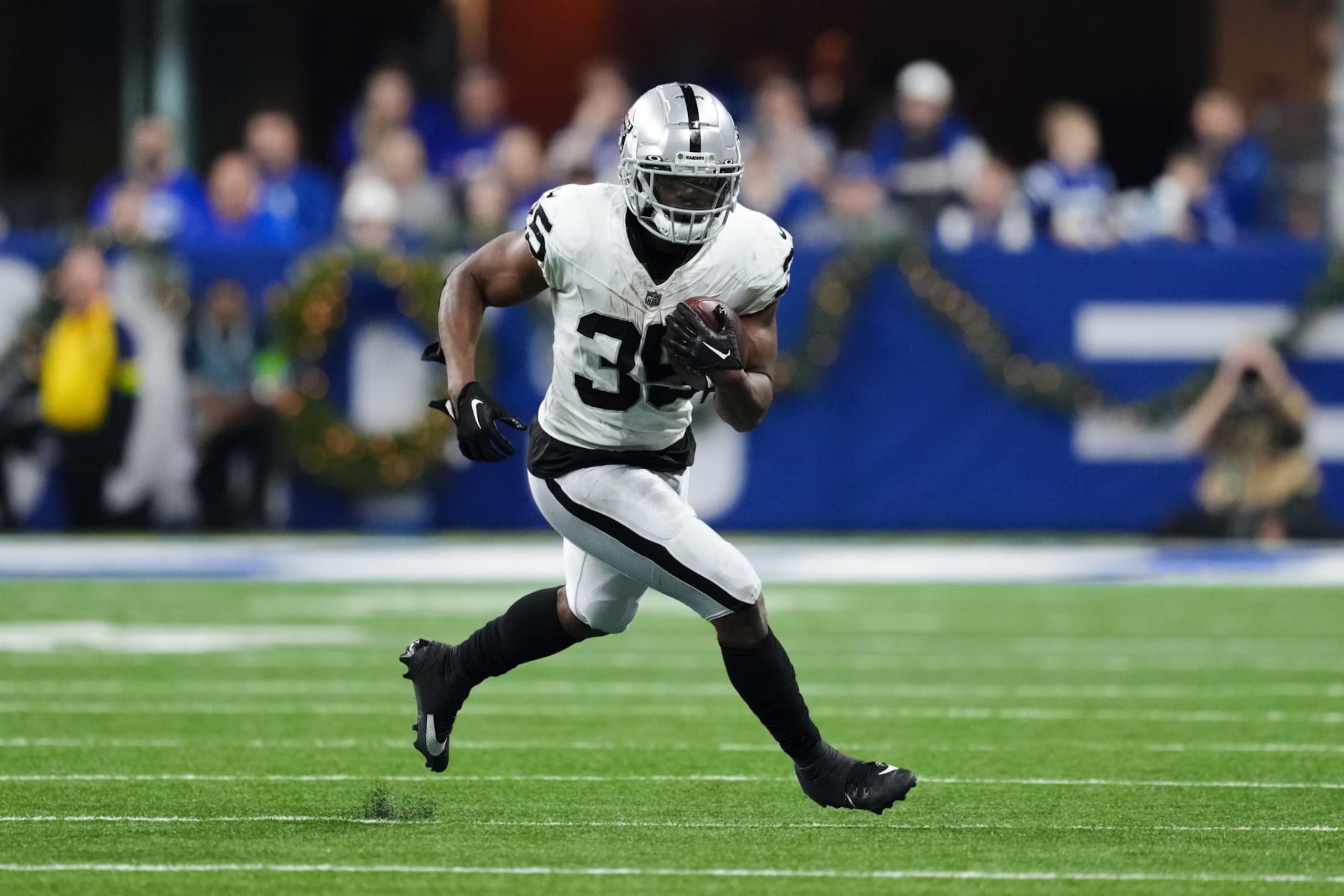 INDIANAPOLIS, INDIANA - DECEMBER 31: Zamir White #35 of the Las Vegas Raiders runs with the ball in the fourth quarter against the Indianapolis Colts at Lucas Oil Stadium on December 31, 2023 in Indianapolis, Indiana. (Photo by Dylan Buell/Getty Images)