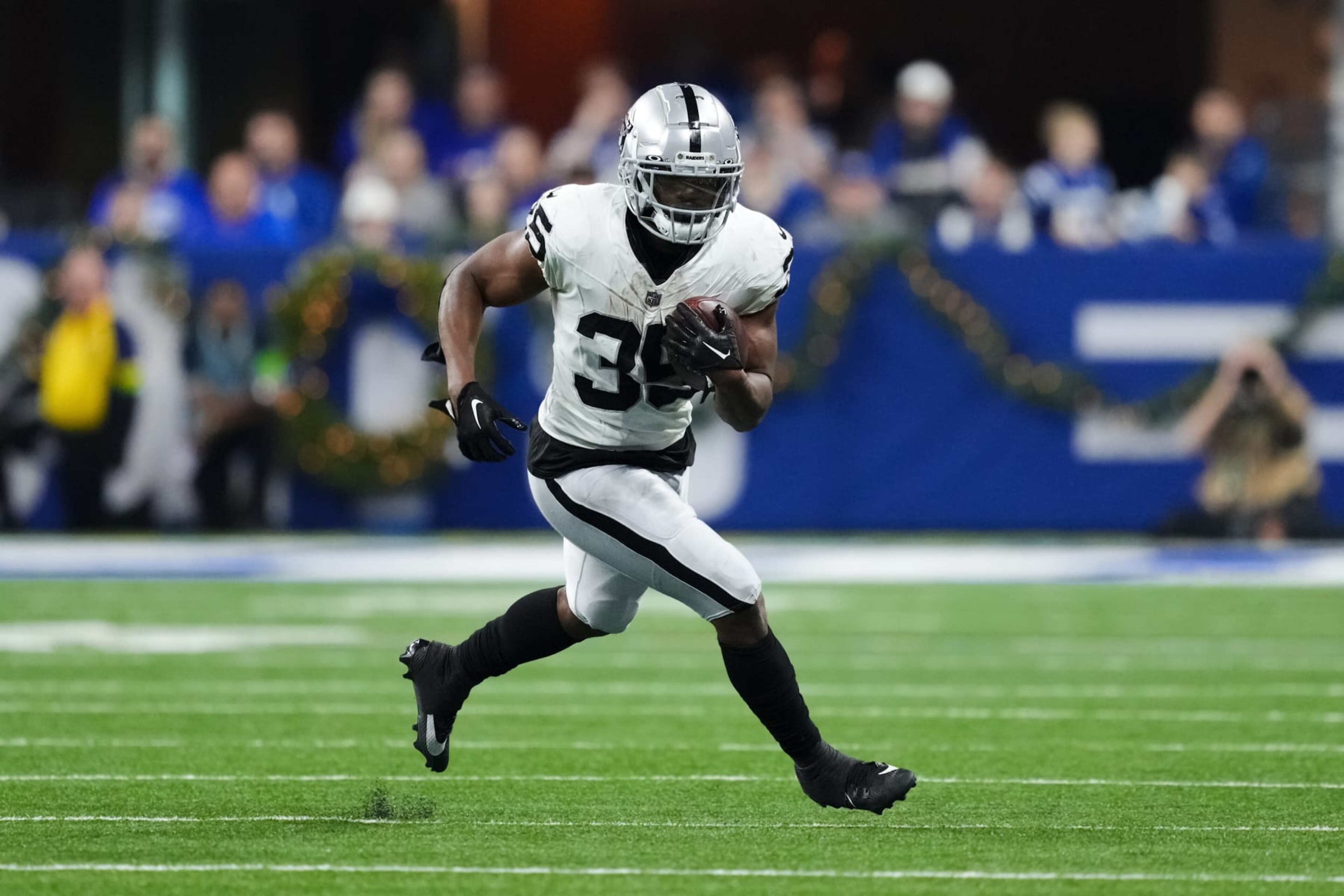 INDIANAPOLIS, INDIANA - DECEMBER 31: Zamir White #35 of the Las Vegas Raiders runs with the ball in the fourth quarter against the Indianapolis Colts at Lucas Oil Stadium on December 31, 2023 in Indianapolis, Indiana. (Photo by Dylan Buell/Getty Images)