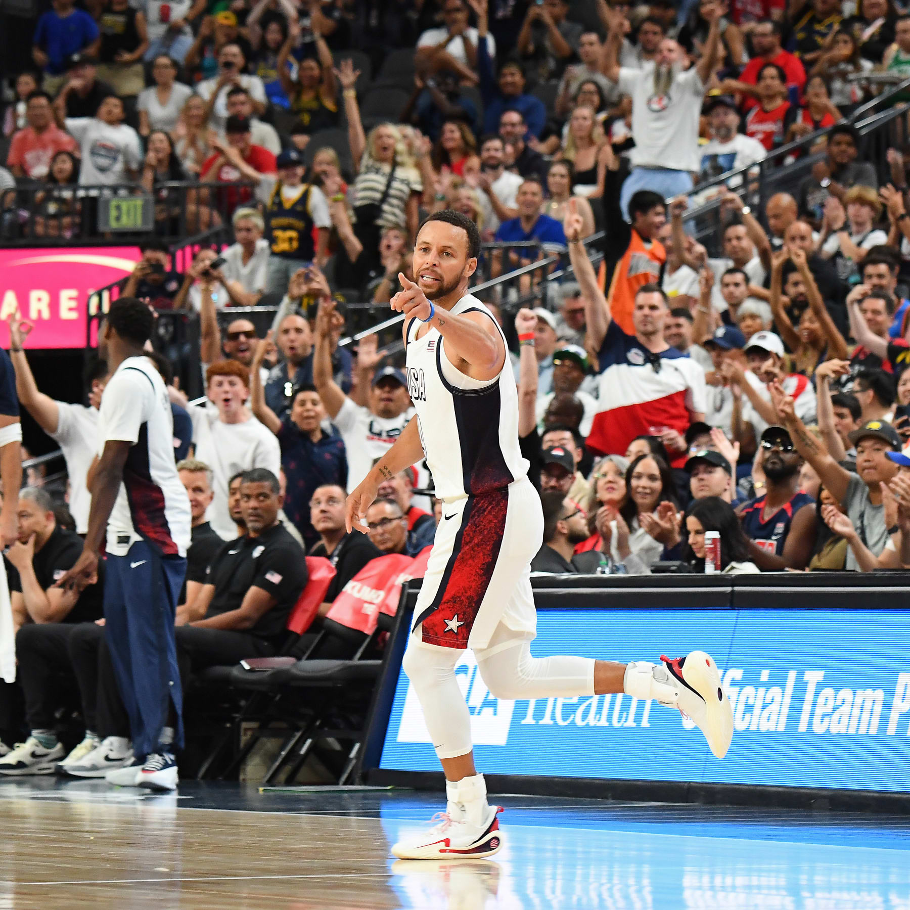 Video: Stephen Curry, Jayson Tatum, Devin Booker Play Golf Ahead of Team USA Practice