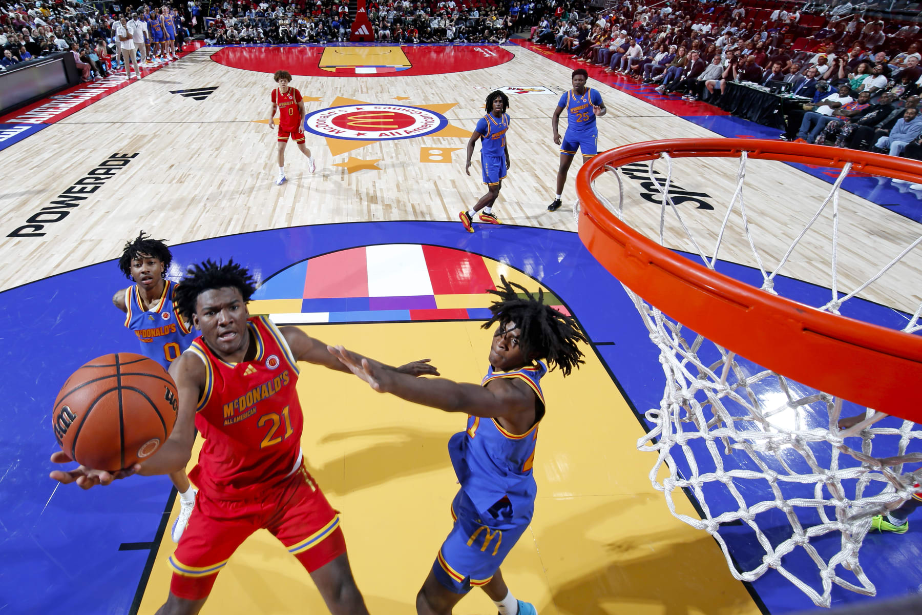 HOUSTON, TX - APRIL 02: McDonalds All American West guard Karter Knox (21) takes a shot against East forward Jayden Quaintance (21) during the 2024 McDonald's All American Boys Game on April 2, 2024 at the Toyota Center in Houston, Texas. (Photo by Brian Spurlock/Icon Sportswire via Getty Images)