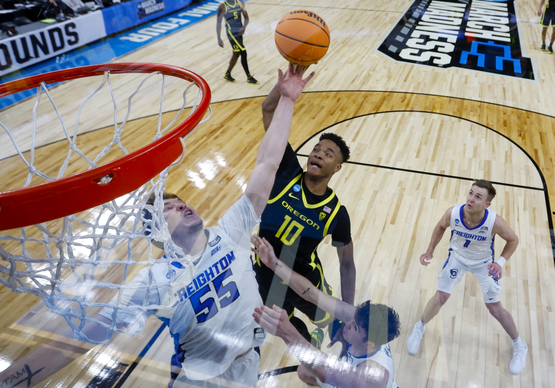PITTSBURGH, PENNSYLVANIA - MARCH 23: Kwame Evans Jr. #10 of the Oregon Ducks goes to the basket against Baylor Scheierman #55 of the Creighton Bluejays in the second half during the second round of the 2024 NCAA Men's Basketball Tournament held at PPG PAINTS Arena on March 23, 2024 in Pittsburgh, Pennsylvania. (Photo by Justin K. Aller/NCAA Photos via Getty Images)
