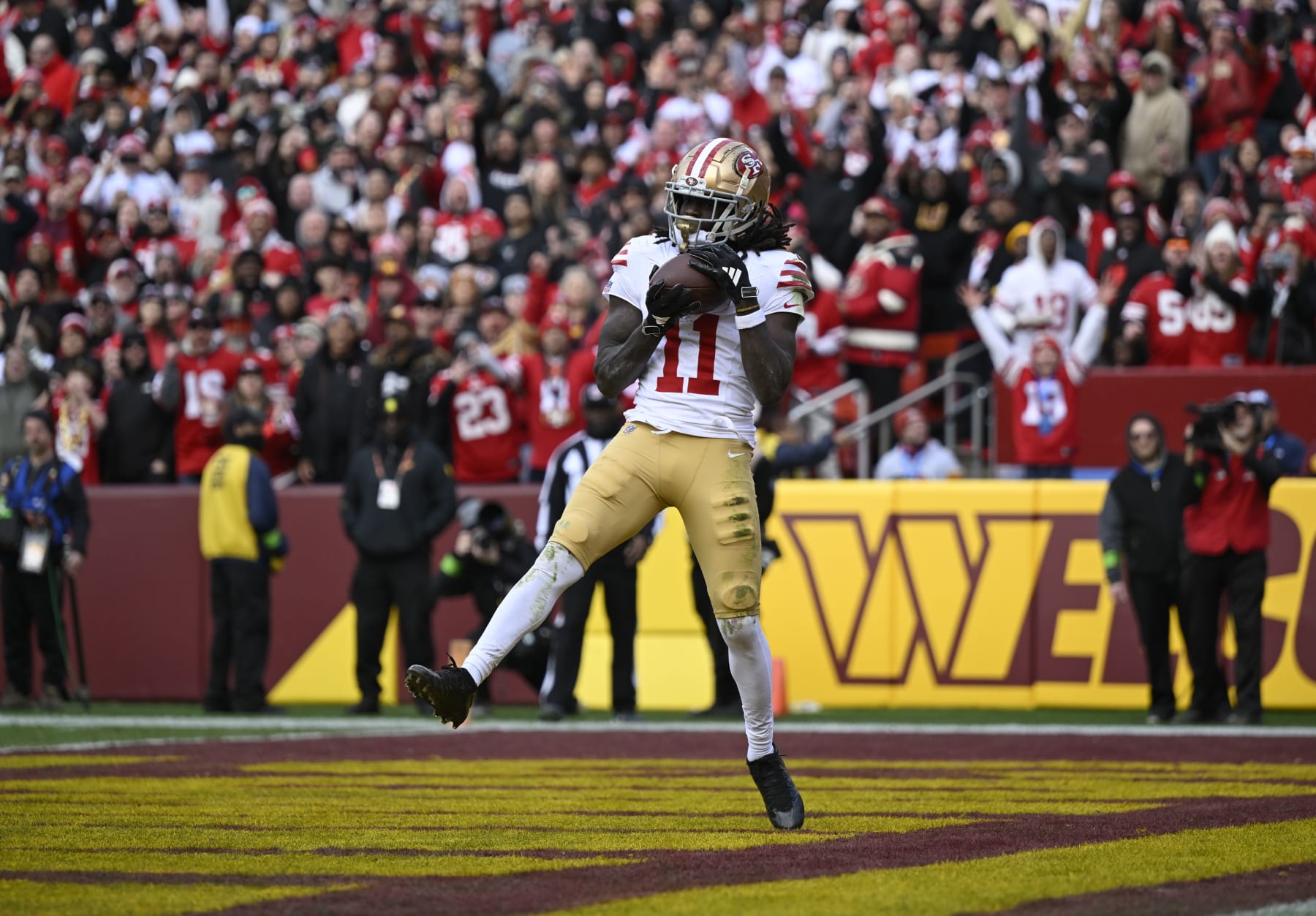 LANDOVER, MD - DECEMBER 31: San Francisco 49ers wide receiver Brandon Aiyuk (11) is wide open as he catches a pass in the end zone for a fourth quarter touchdown during the game against the Washington Commanders at FedEx Field on December 31, 2023. (Photo by John McDonnell/The Washington Post via Getty Images)