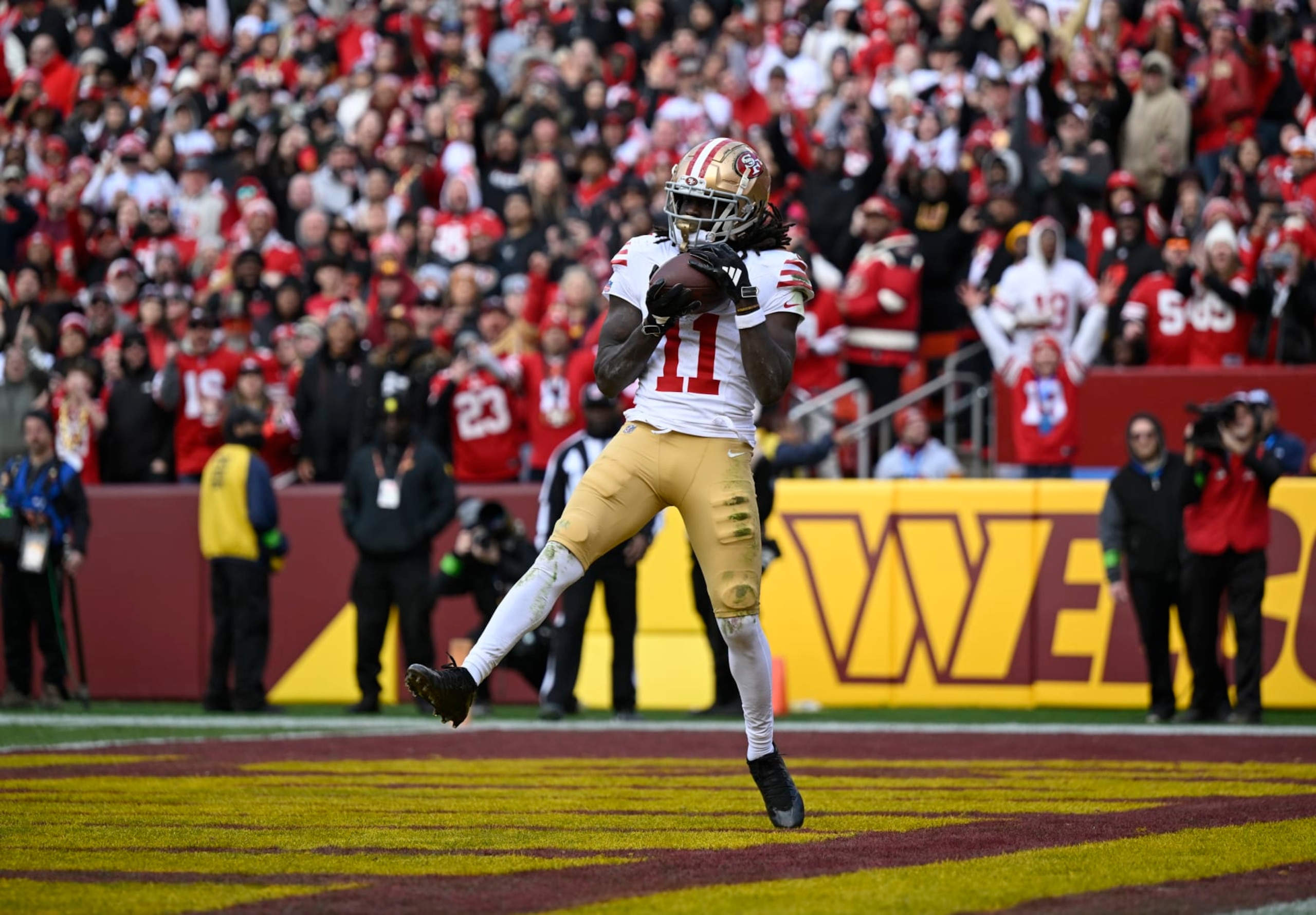 LANDOVER, MD - DECEMBER 31: San Francisco 49ers wide receiver Brandon Aiyuk (11) is wide open as he catches a pass in the end zone for a fourth quarter touchdown during the game against the Washington Commanders at FedEx Field on December 31, 2023. (Photo by John McDonnell/The Washington Post via Getty Images)