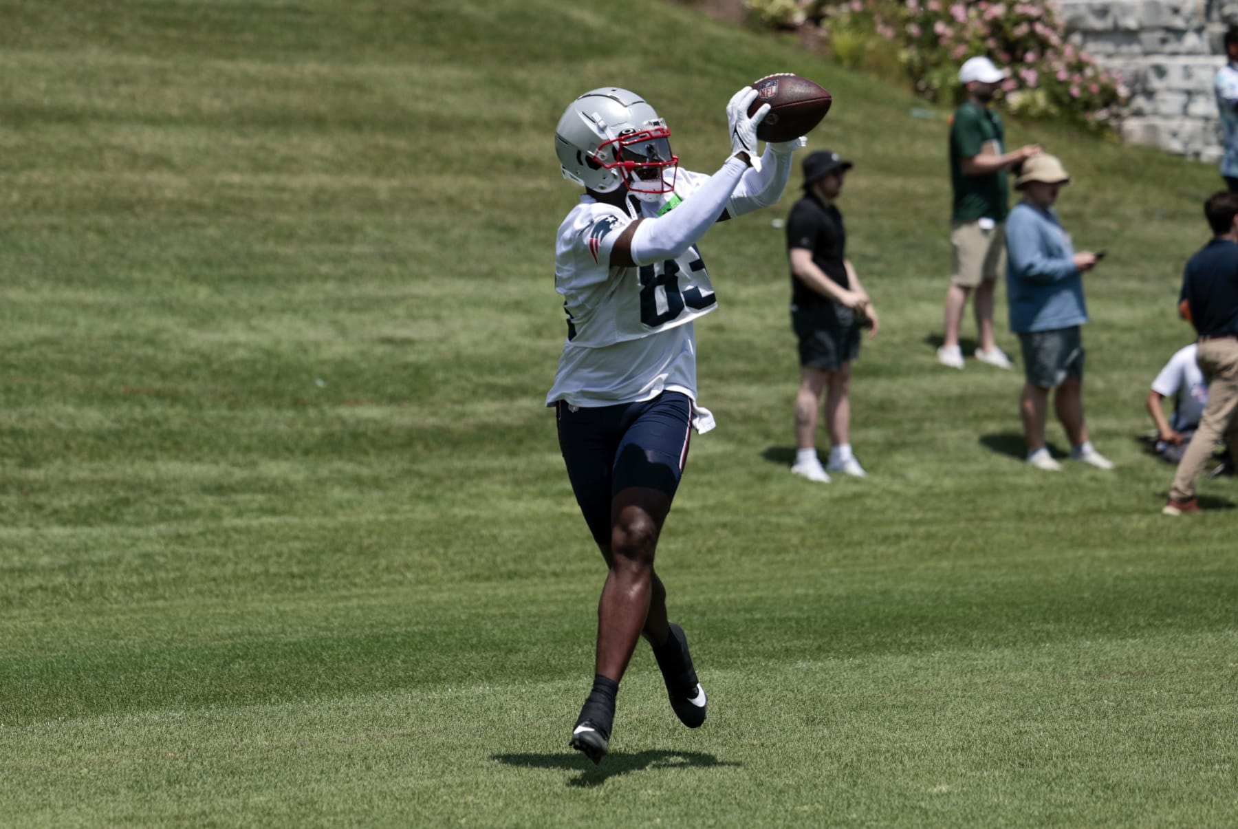 FOXBOROUGH, MA - JUNE 04: New England Patriots wide receiver Jalen Reagor (83) catches the ball during New England Patriots OTA on June 4, 2024, at Gillette Stadium in Foxborough, Massachusetts. (Photo by Fred Kfoury III/Icon Sportswire via Getty Images)