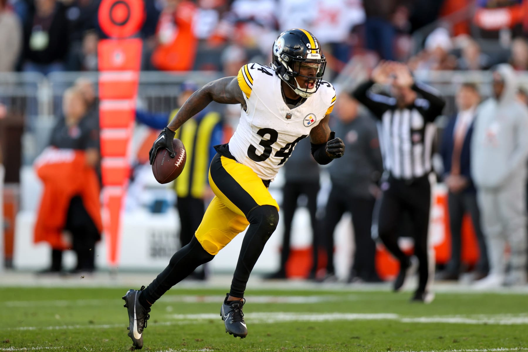 CLEVELAND, OH - NOVEMBER 19: Pittsburgh Steelers cornerback Chandon Sullivan (34) celebrates after making an interception during the third quarter of the National Football League game between the Pittsburgh Steelers and Cleveland Browns on November 19, 2023, at Cleveland Browns Stadium in Cleveland, OH. (Photo by Frank Jansky/Icon Sportswire via Getty Images)