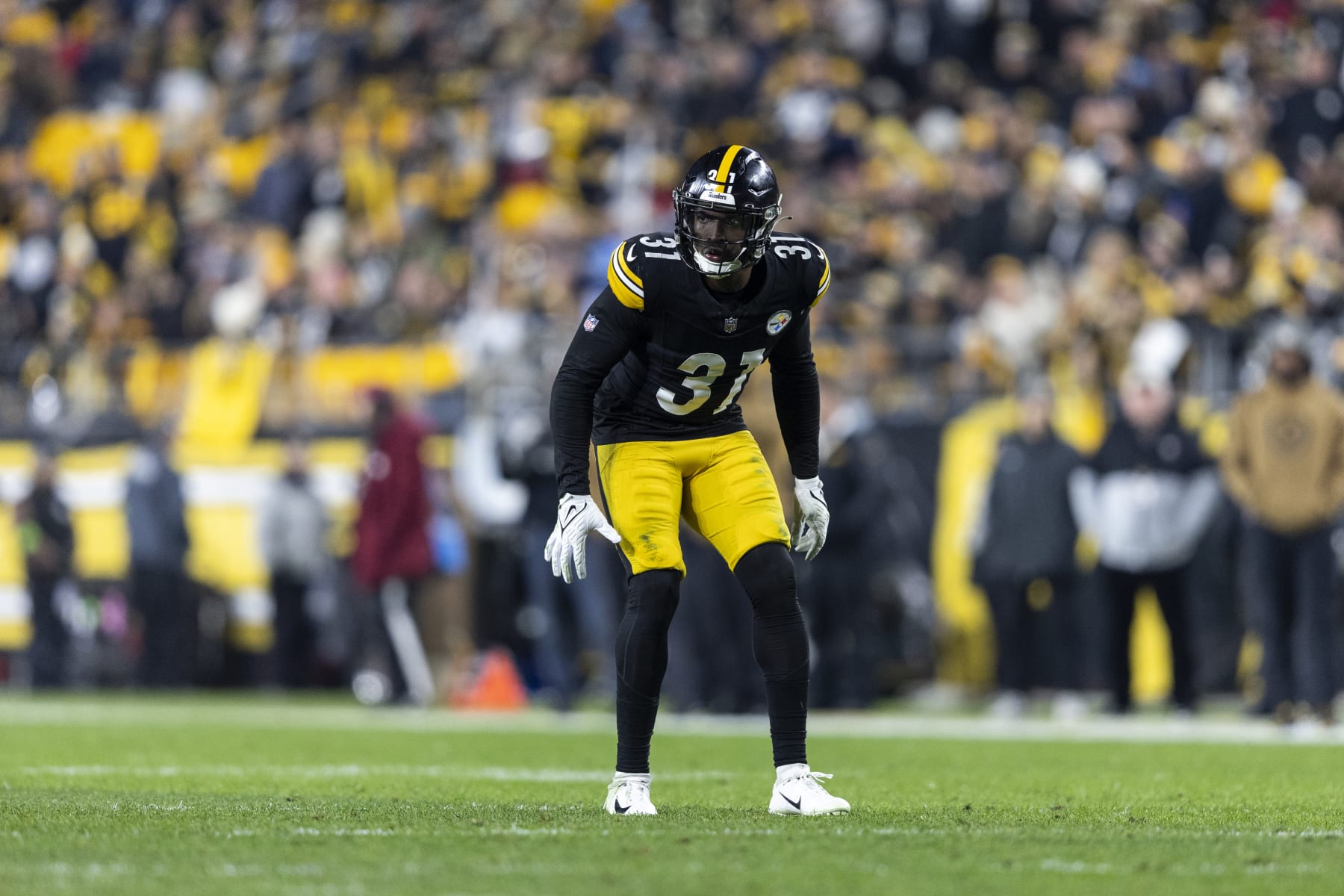 PITTSBURGH, PENNSYLVANIA - NOVEMBER 02: Keanu Neal #31 of the Pittsburgh Steelers lines up during an NFL football game between the Pittsburgh Steelers and the Tennessee Titans at Acrisure Stadium on November 02, 2023 in Pittsburgh, Pennsylvania. (Photo by Michael Owens/Getty Images)