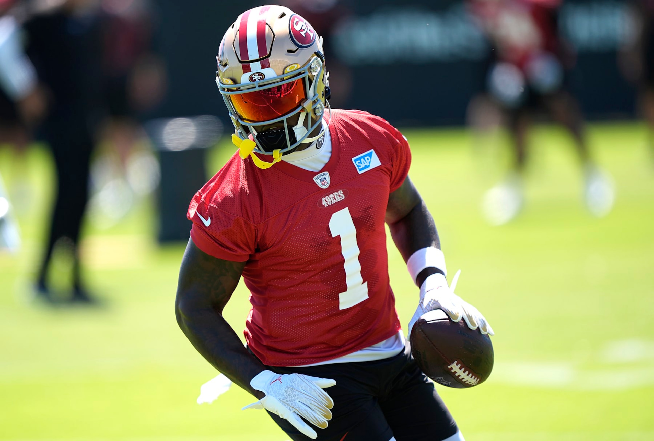 SANTA CLARA, CALIFORNIA - JUNE 05: Deebo Samuel #1 of the San Francisco 49ers works out during mini camp on June 05, 2024 in Santa Clara, California. (Photo by Thearon W. Henderson/Getty Images) SANTA CLARA, CALIFORNIA - JUNE 05: Deebo Samuel #1 of the San Francisco 49ers works out during mini camp on June 05, 2024 in Santa Clara, California. (Photo by Thearon W. Henderson/Getty Images)