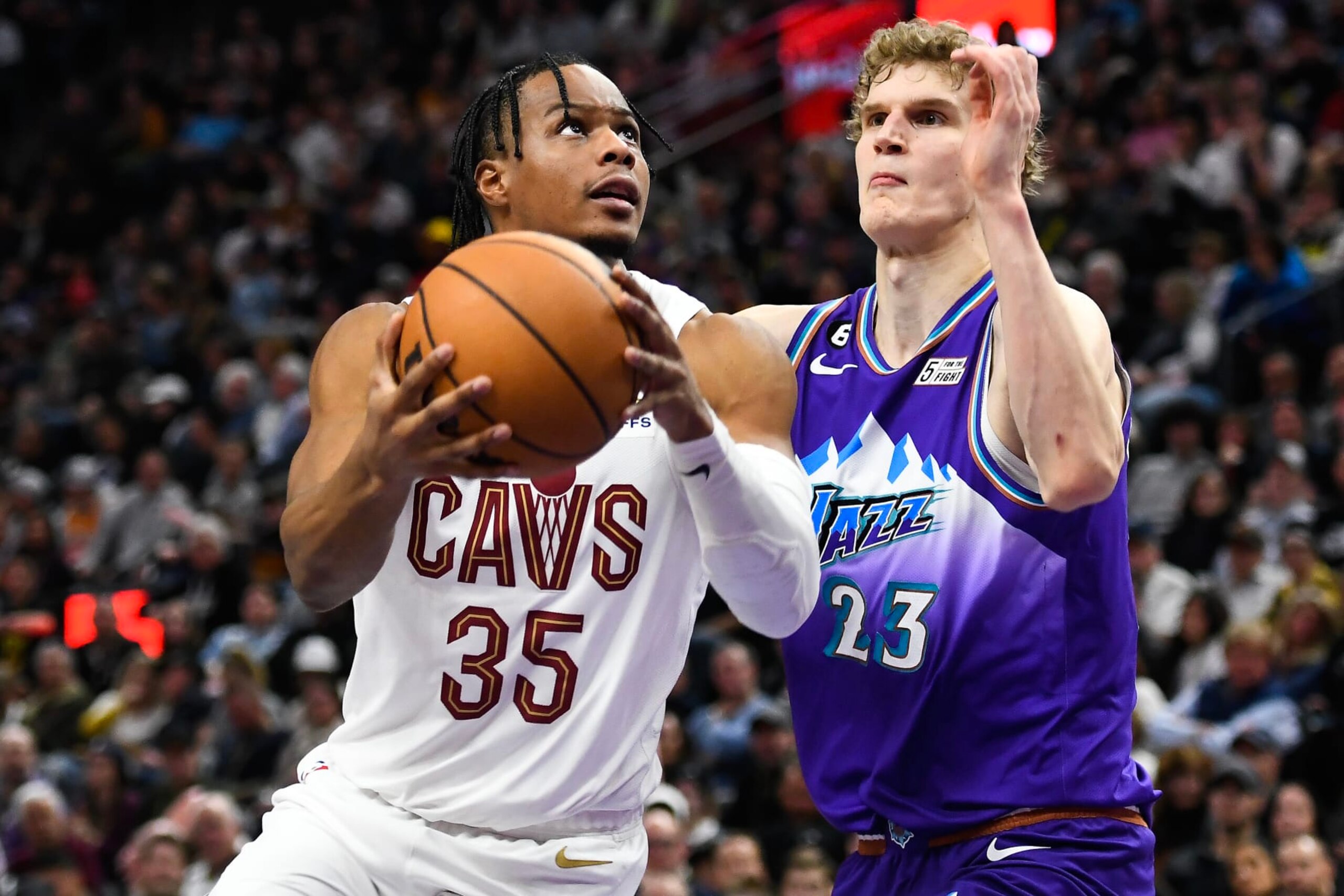 Isaac Okoro and Lauri Markkanen