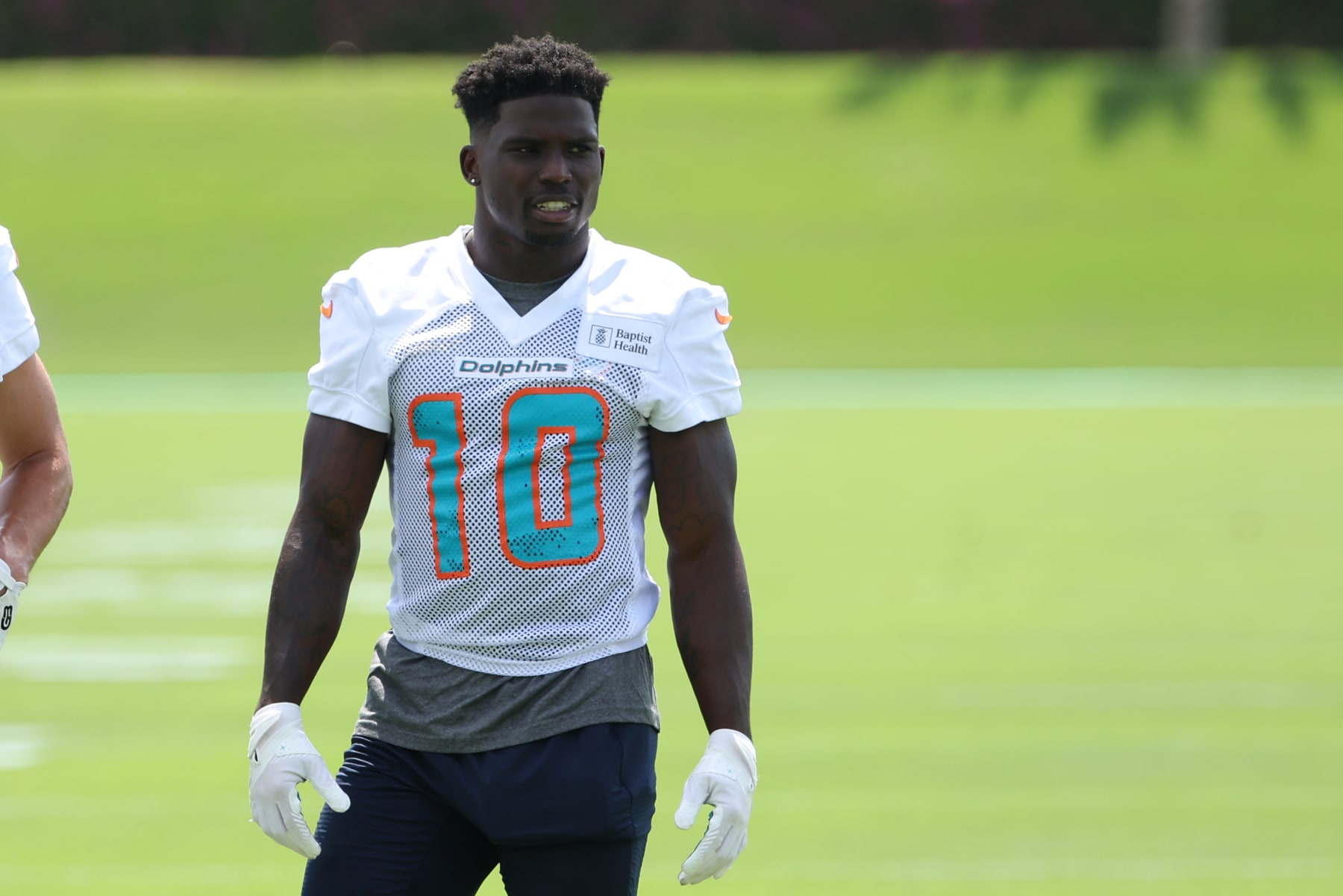 MIAMI GARDENS, FL - JUNE 04: Miami Dolphins wide receiver Tyreek Hill (10) watches receivers catch passes during the Miami Dolphins Mini Camp on Tuesday, June 4, 2024 at Baptist Health Training Complex in Miami Gardens, Fla. (Photo by Peter Joneleit/Icon Sportswire via Getty Images)