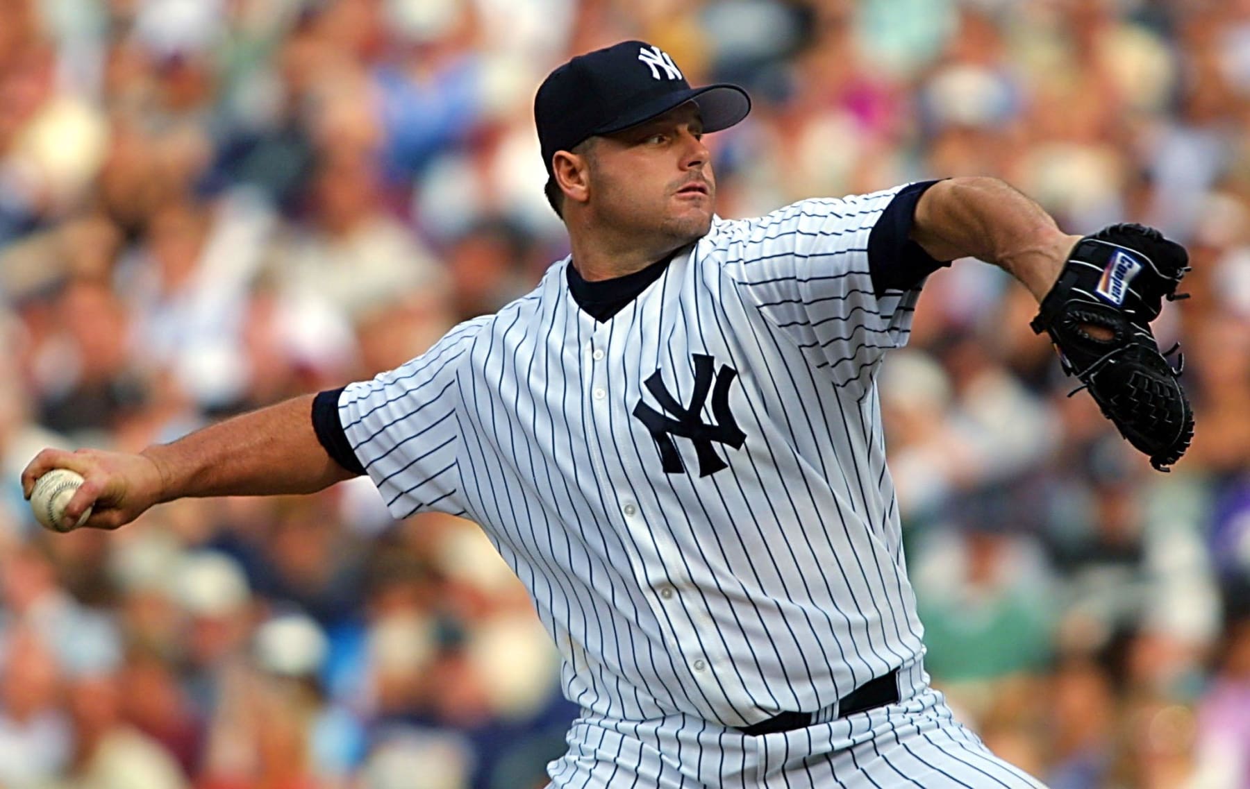 American League starting pitcher Roger Clemens of the New York Yankees throws during the first inning of the baseball All-Star game 10 July, 2001 at Safeco Field in Seattle, Washington.    AFP PHOTO/Dan LEVINE (Photo by DAN LEVINE / AFP)        (Photo credit should read DAN LEVINE/AFP via Getty Images)