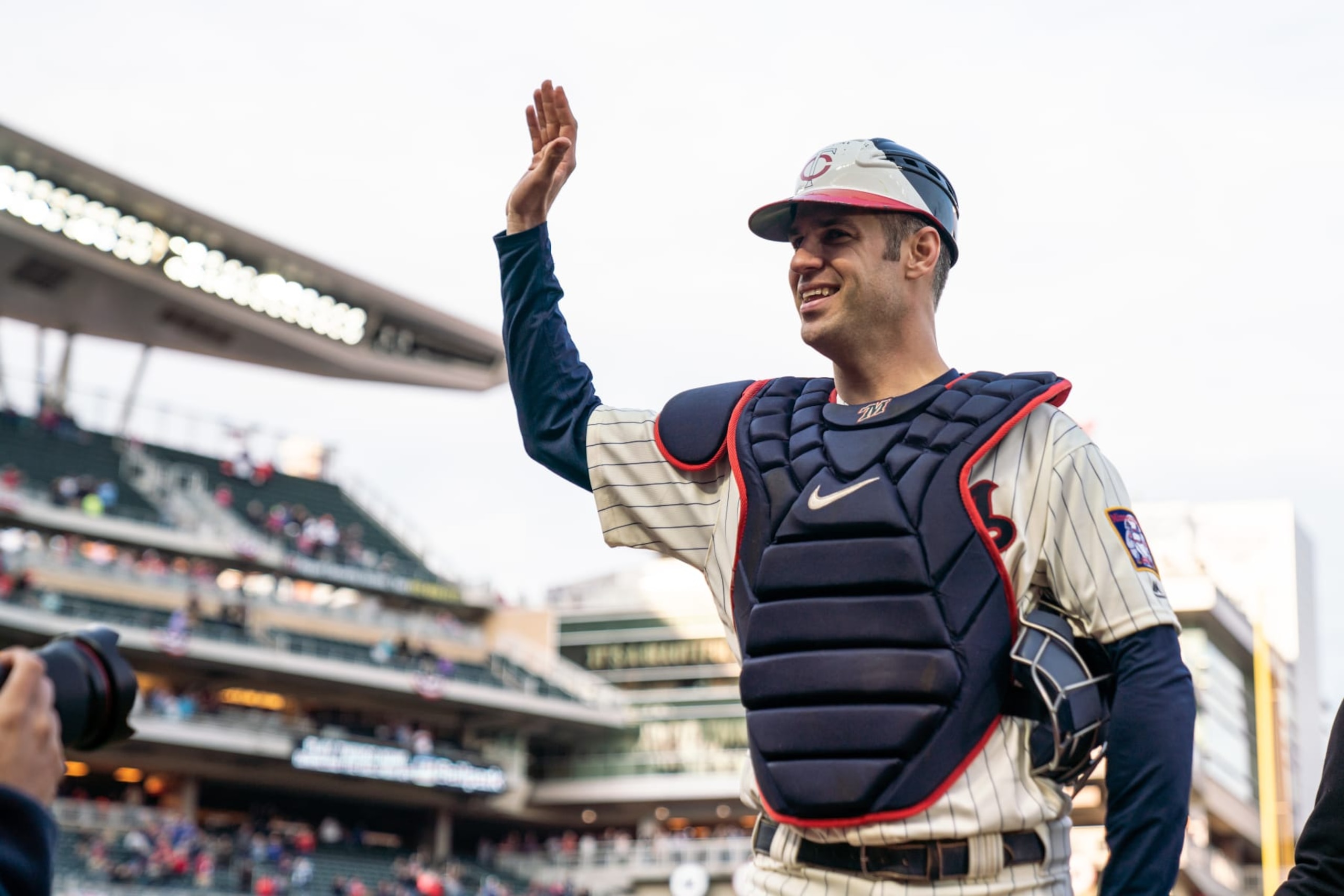 MINNEAPOLIS, MN- SEPTEMBER 30: Joe Mauer #7 of the Minnesota Twins looks on and acknowledges the fans after catching against the Chicago White Sox on September 30, 2018 at Target Field in Minneapolis, Minnesota. The Twins defeated the White Sox 5-4. (Photo by Brace Hemmelgarn/Minnesota Twins/Getty Images)