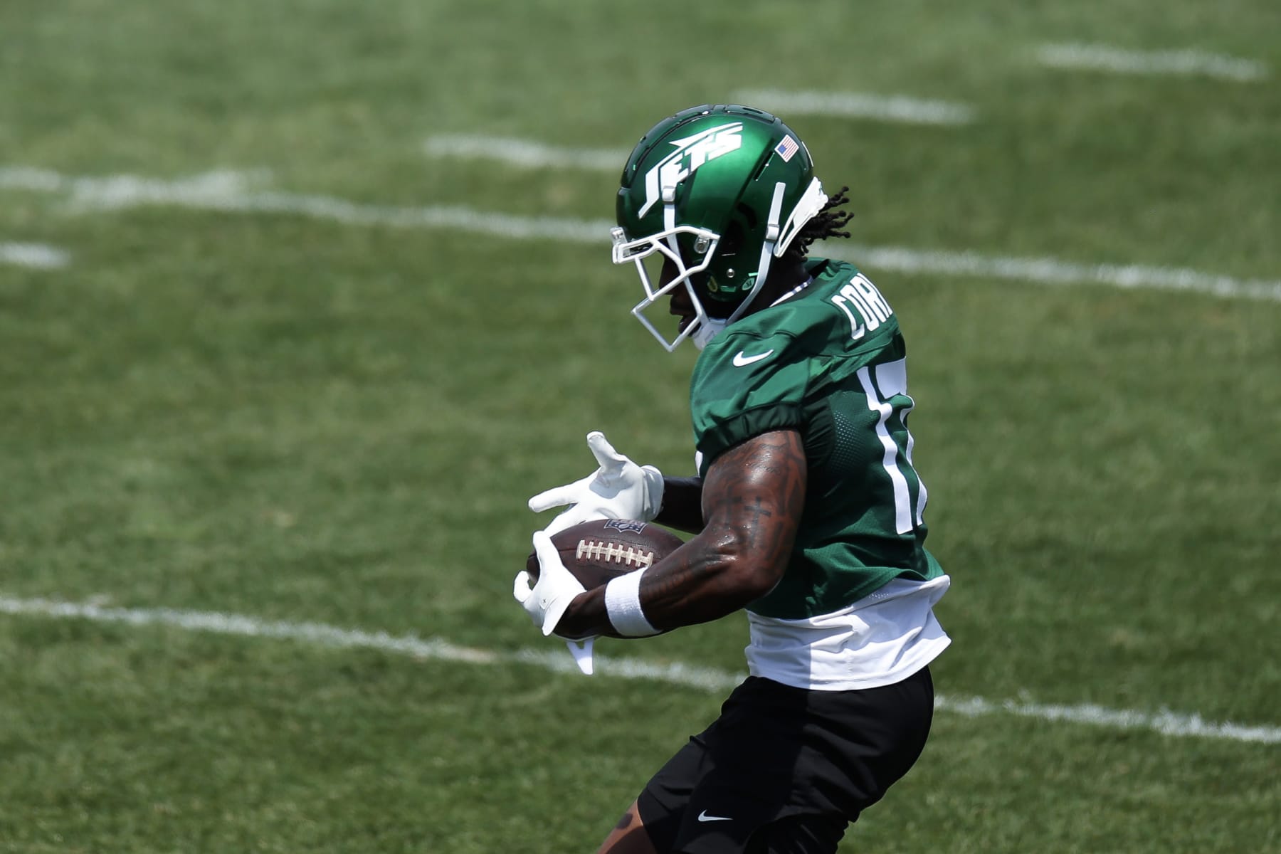 FLORHAM PARK, NEW JERSEY - JUNE 04: Malachi Corley #17 of the New York Jets participates in drills during New York Jets OTA Offseason Workouts at Atlantic Health Jets Training Center on June 04, 2024 in Florham Park, New Jersey.  (Photo by Luke Hales/Getty Images)