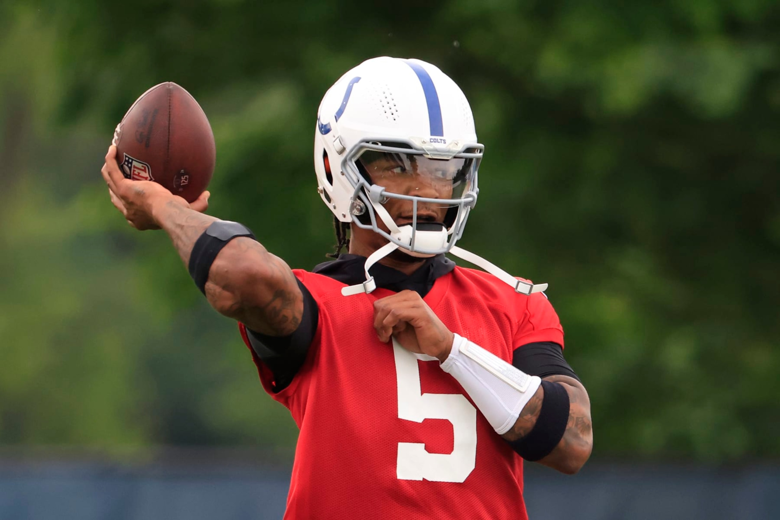 INDIANAPOLIS, INDIANA - JUNE 05: Anthony Richardson #5 of the Indianapolis Colts runs a drill during OTA Offseason workouts at the Indiana Farm Bureau Football Center at Lucas Oil Stadium on June 5, 2024 in Indianapolis, Indiana. (Photo by Justin Casterline/Getty Images)
