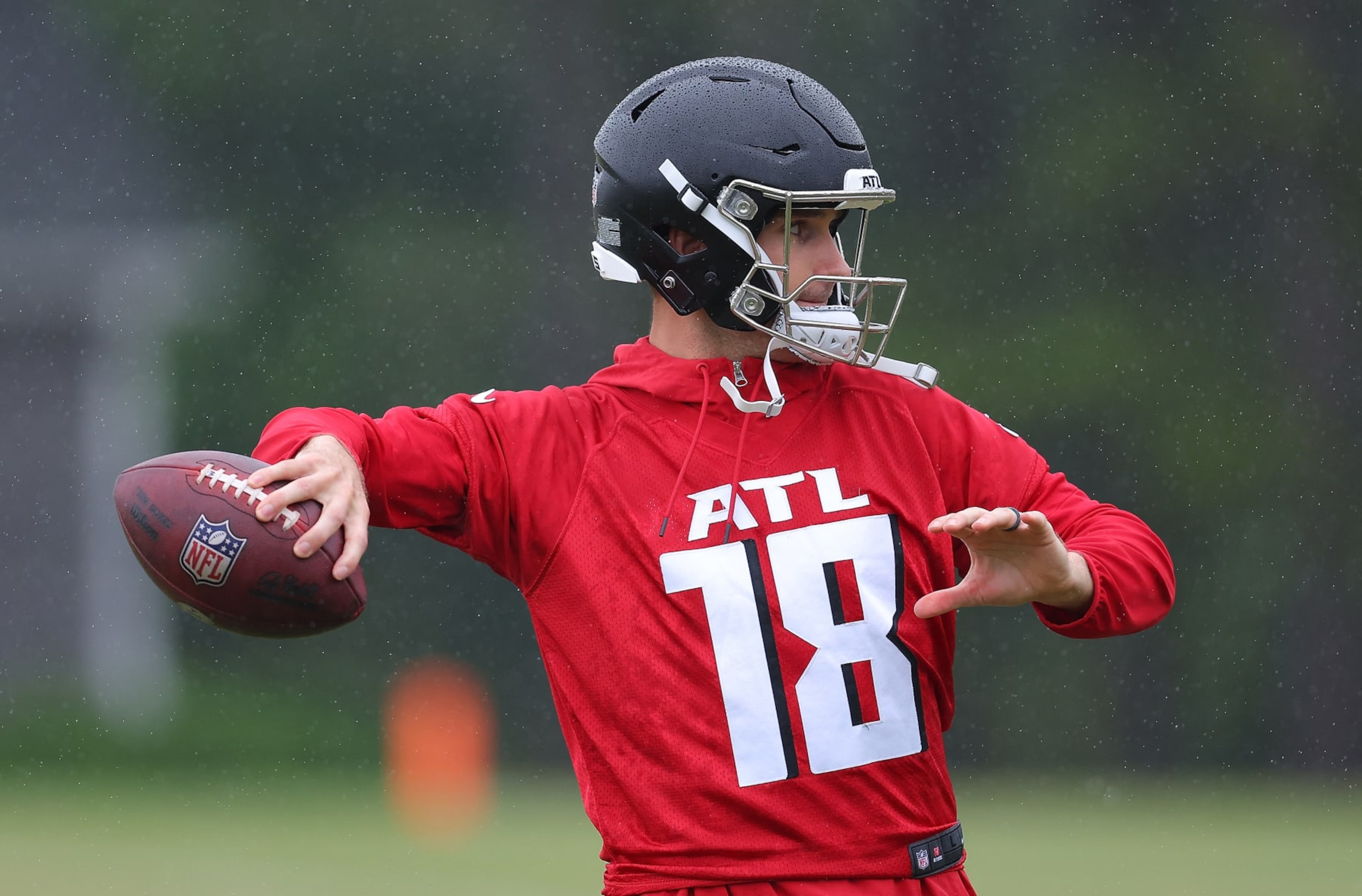 FLOWERY BRANCH, GEORGIA - MAY 14:  Quarterback Kirk Cousins #18 of the Atlanta Falcons runs drills during OTA offseason workouts at the Atlanta Falcons training facility on May 14, 2024 in Flowery Branch, Georgia. (Photo by Kevin C. Cox/Getty Images)