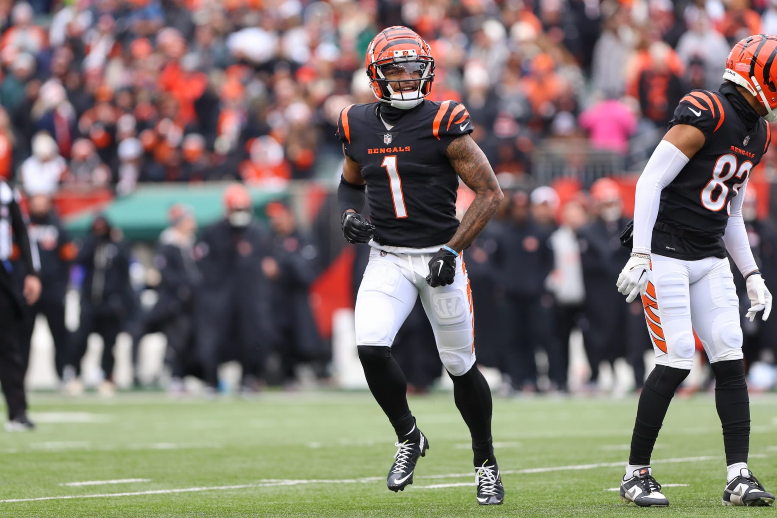 CINCINNATI, OH - JANUARY 07: Cincinnati Bengals wide receiver Ja'Marr Chase (1) in action during the game against the Cleveland Browns and the Cincinnati Bengals on January 7, 2024, at Paycor Stadium in Cincinnati, OH. (Photo by Ian Johnson/Icon Sportswire via Getty Images)