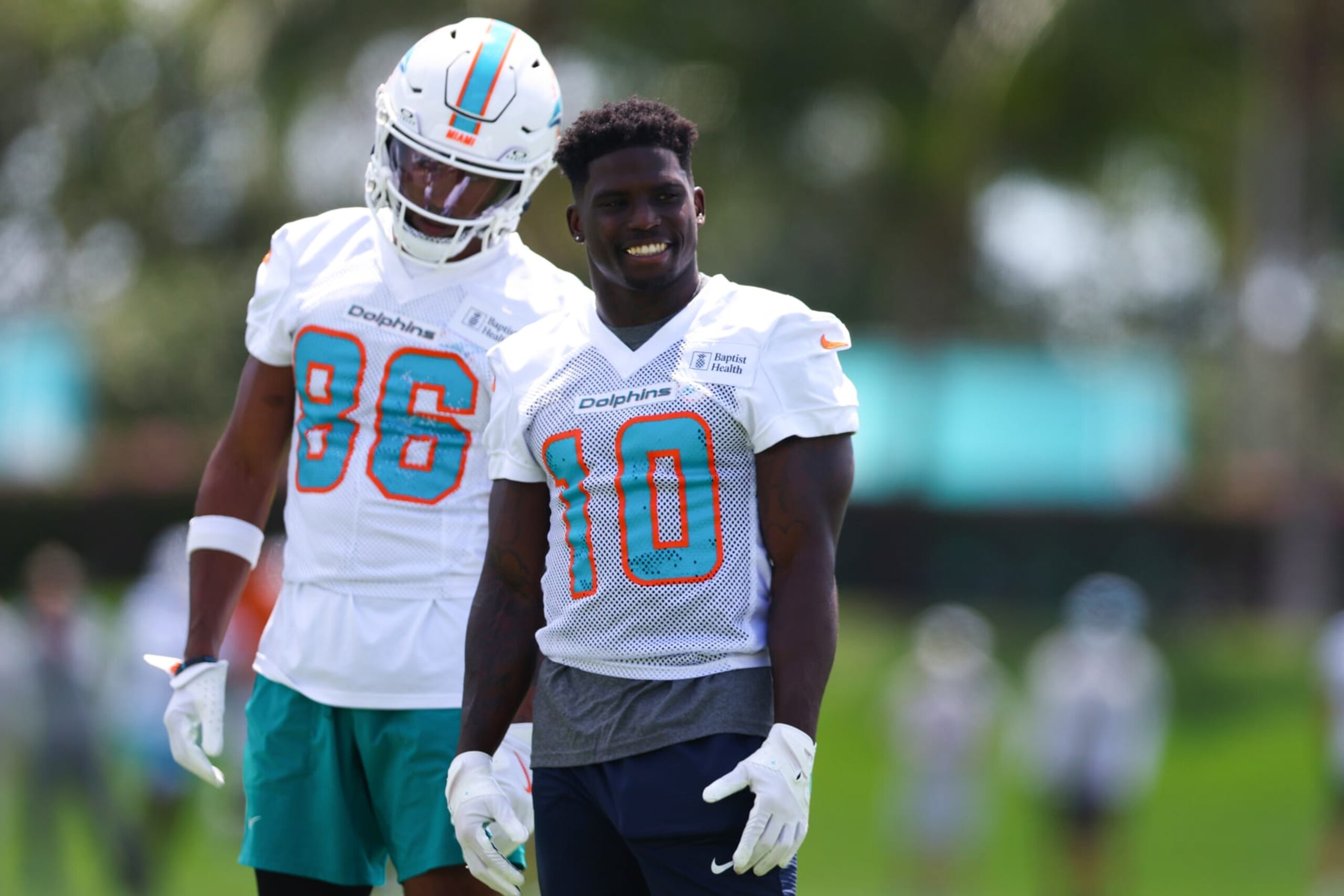 MIAMI GARDENS, FLORIDA - JUNE 04: Tyreek Hill #10 of the Miami Dolphins looks on during Miami Dolphins Mandatory Minicamp on June 04, 2024 in Miami Gardens, Florida. (Photo by Megan Briggs/Getty Images) MIAMI GARDENS, FLORIDA - JUNE 04: Tyreek Hill #10 of the Miami Dolphins looks on during Miami Dolphins Mandatory Minicamp on June 04, 2024 in Miami Gardens, Florida. (Photo by Megan Briggs/Getty Images)