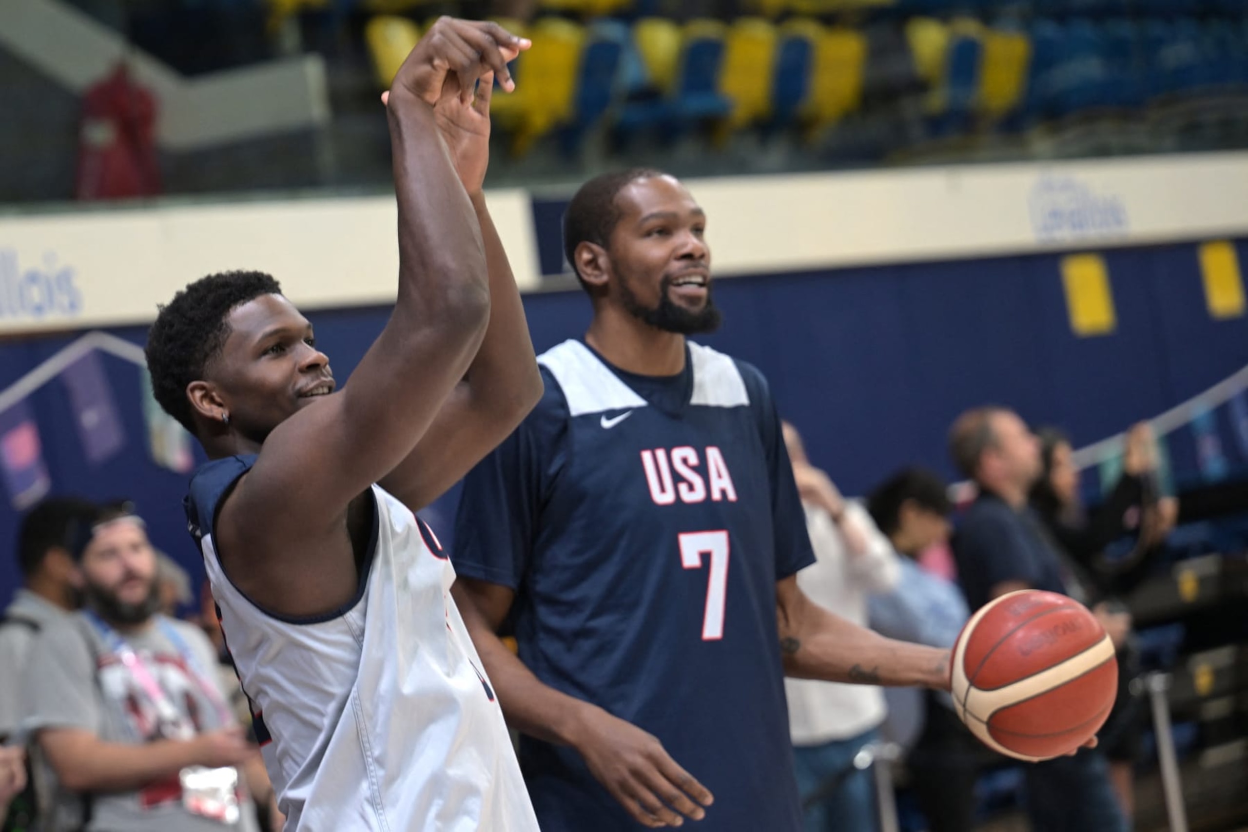 US' Anthony Edwards and Kevin Durant take part in a training session for the men's basketball team at Palais des sports Marcel-Cerdan in Paris on July 25, 2024, ahead of the Paris 2024 Olympic Games. (Photo by Arun SANKAR / AFP) (Photo by ARUN SANKAR/AFP via Getty Images) US' Anthony Edwards and Kevin Durant take part in a training session for the men's basketball team at Palais des sports Marcel-Cerdan in Paris on July 25, 2024, ahead of the Paris 2024 Olympic Games. (Photo by Arun SANKAR / AFP) (Photo by ARUN SANKAR/AFP via Getty Images)