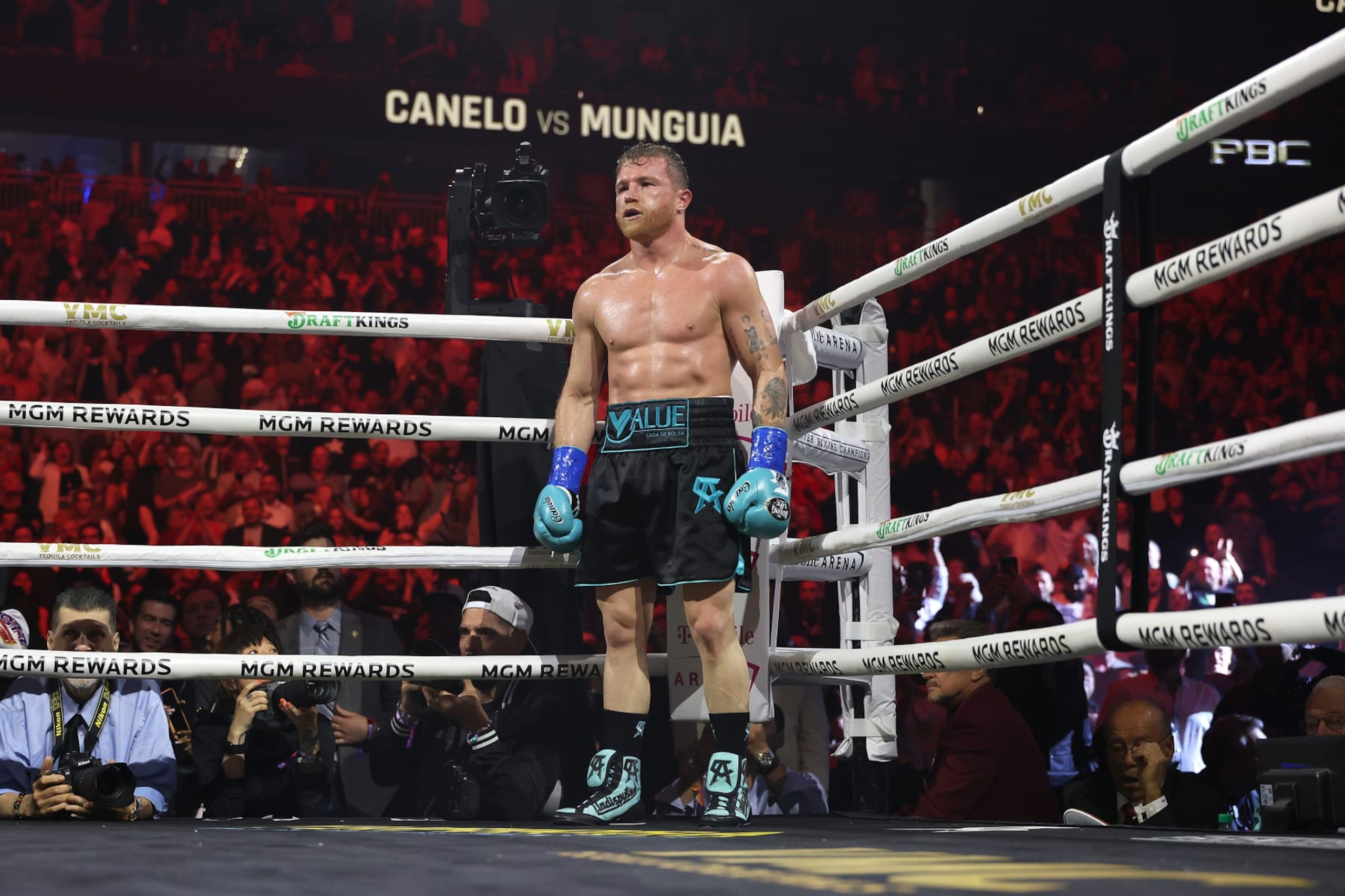 LAS VEGAS, NEVADA - MAY 04: Canelo Alvarez looks on from the corner against Jaime Munguia in their super middleweight championship title fight at T-Mobile Arena on May 04, 2024 in Las Vegas, Nevada. (Photo by Christian Petersen/Getty Images) LAS VEGAS, NEVADA - MAY 04: Canelo Alvarez looks on from the corner against Jaime Munguia in their super middleweight championship title fight at T-Mobile Arena on May 04, 2024 in Las Vegas, Nevada. (Photo by Christian Petersen/Getty Images)