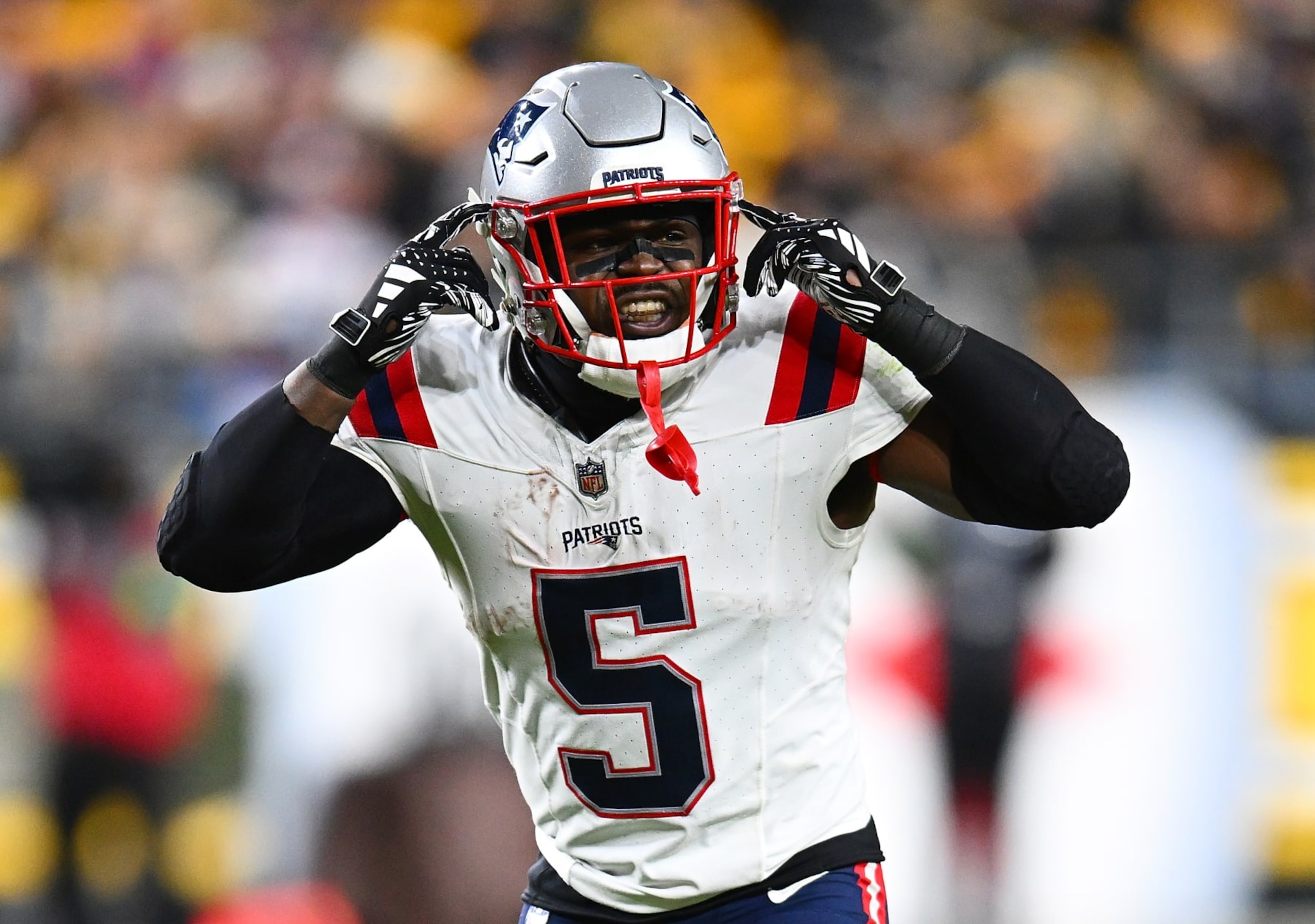 PITTSBURGH, PENNSYLVANIA - DECEMBER 7:  Jabrill Peppers #5 of the New England Patriots in action during the game against the Pittsburgh Steelers at Acrisure Stadium on December 7, 2023 in Pittsburgh, Pennsylvania. (Photo by Joe Sargent/Getty Images)
