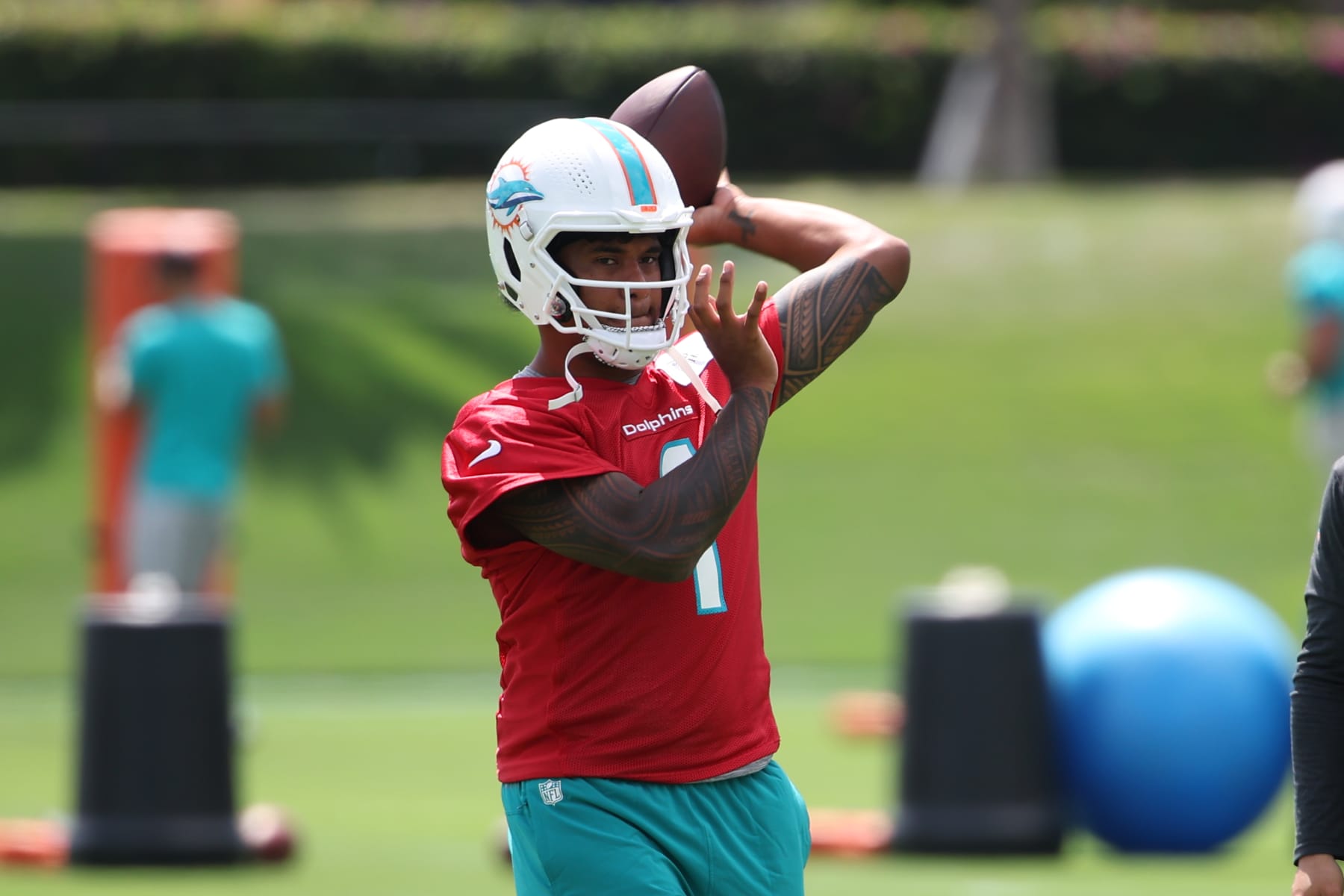 MIAMI GARDENS, FL - JUNE 04: Miami Dolphins quarterback Tua Tagovailoa (1) throws passes during the Miami Dolphins Mini Camp on Tuesday, June 4, 2024 at Baptist Health Training Complex in Miami Gardens, Fla. (Photo by Peter Joneleit/Icon Sportswire via Getty Images)