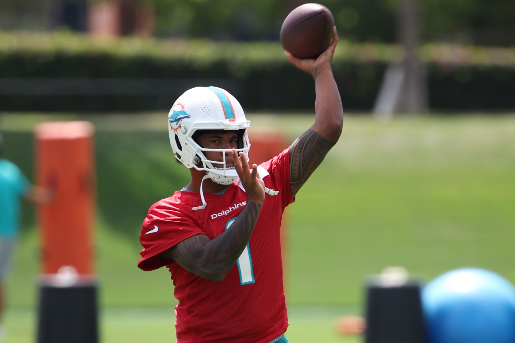 MIAMI GARDENS, FL - JUNE 04: Miami Dolphins quarterback Tua Tagovailoa (1) throws passes during the Miami Dolphins Mini Camp on Tuesday, June 4, 2024 at Baptist Health Training Complex in Miami Gardens, Fla. (Photo by Peter Joneleit/Icon Sportswire via Getty Images)