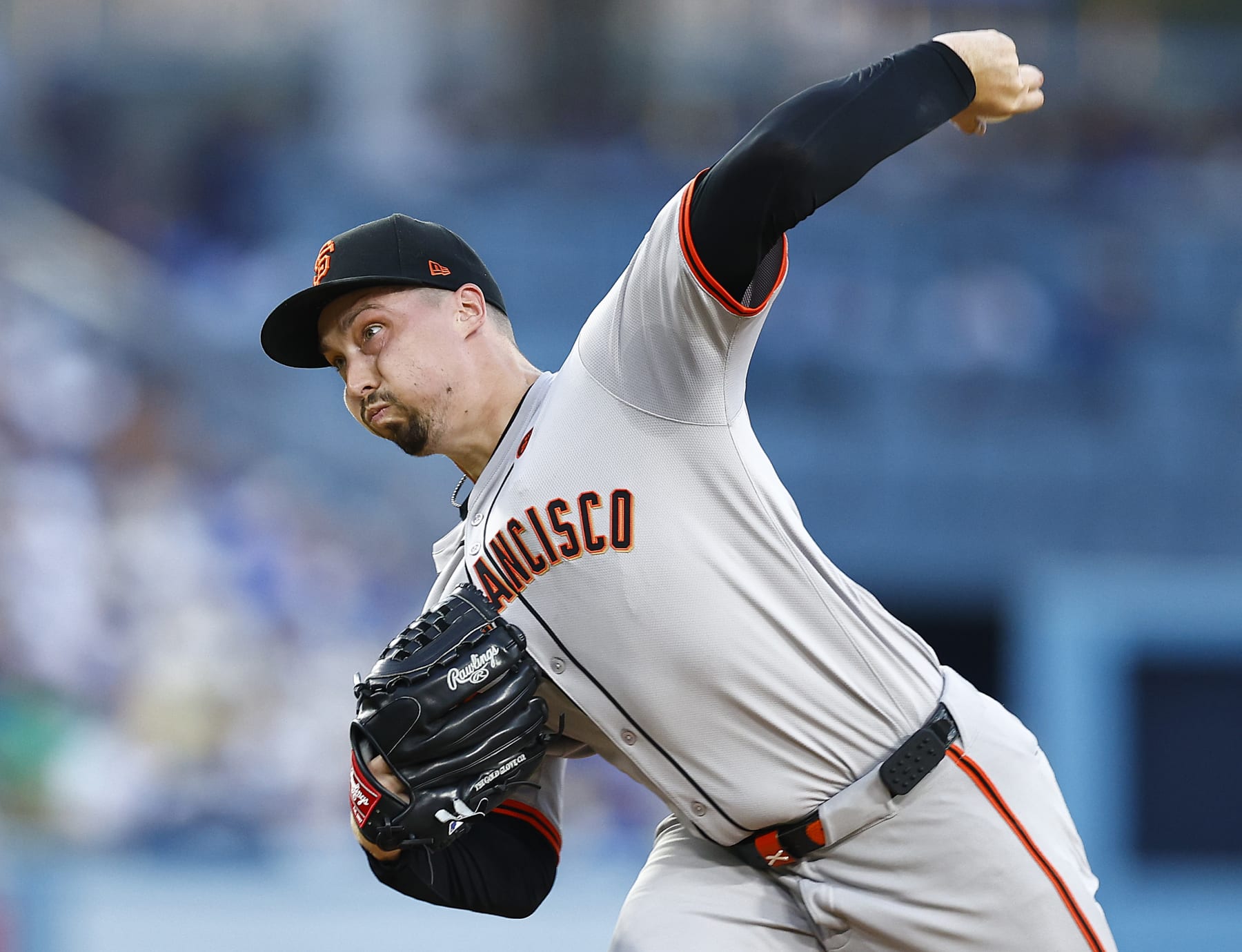 LOS ANGELES, CALIFORNIA - JULY 22:  Blake Snell #7 of the San Francisco Giants throws against the Los Angeles Dodgers in the second inning at Dodger Stadium on July 22, 2024 in Los Angeles, California.  (Photo by Ronald Martinez/Getty Images)