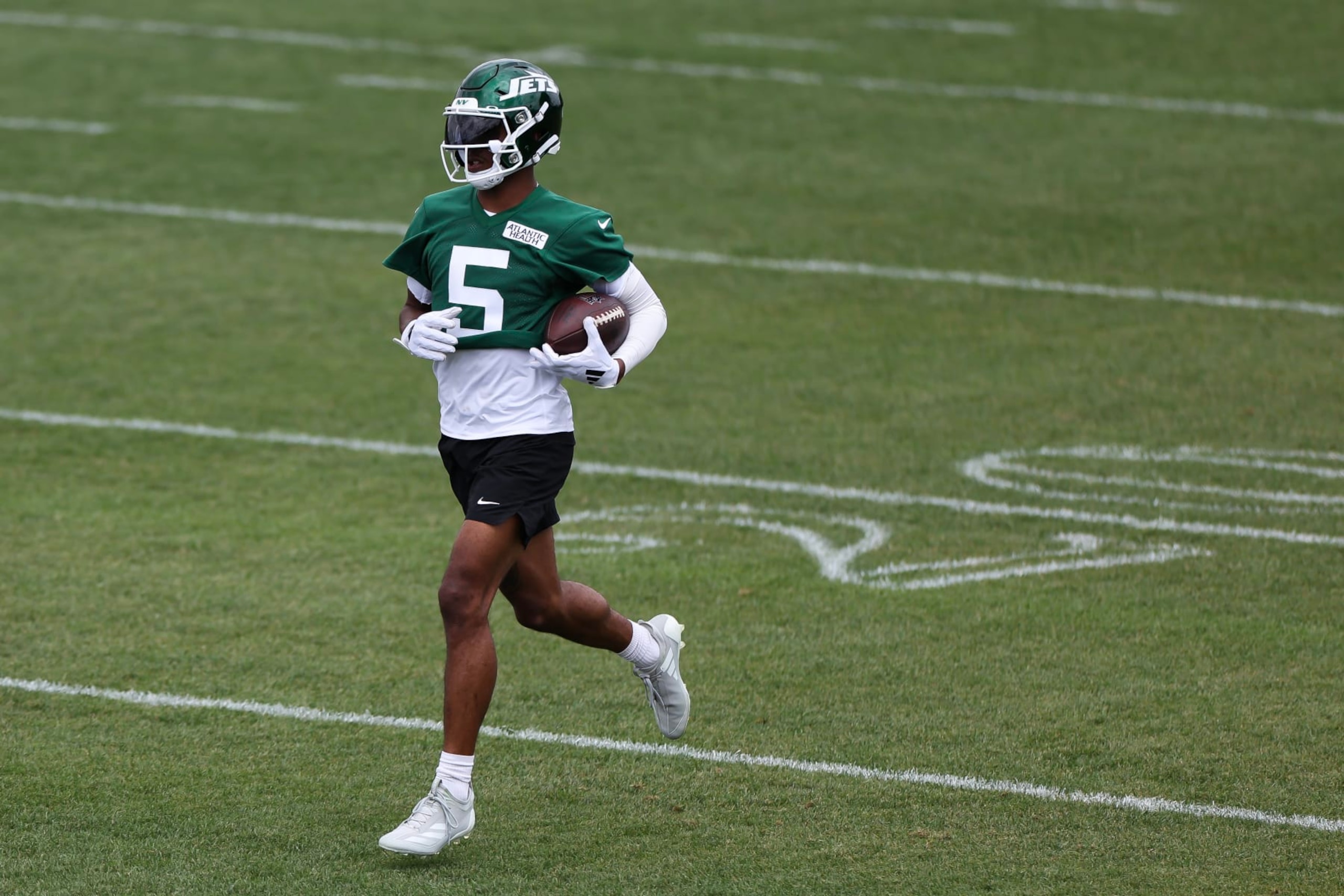 FLORHAM PARK, NEW JERSEY - JUNE 11: Garrett Wilson #5 of the New York Jets participates in drills during New York Jets Mandatory Minicamp at Atlantic Health Jets Training Center on June 11, 2024 in Florham Park, New Jersey. (Photo by Luke Hales/Getty Images) FLORHAM PARK, NEW JERSEY - JUNE 11: Garrett Wilson #5 of the New York Jets participates in drills during New York Jets Mandatory Minicamp at Atlantic Health Jets Training Center on June 11, 2024 in Florham Park, New Jersey. (Photo by Luke Hales/Getty Images)