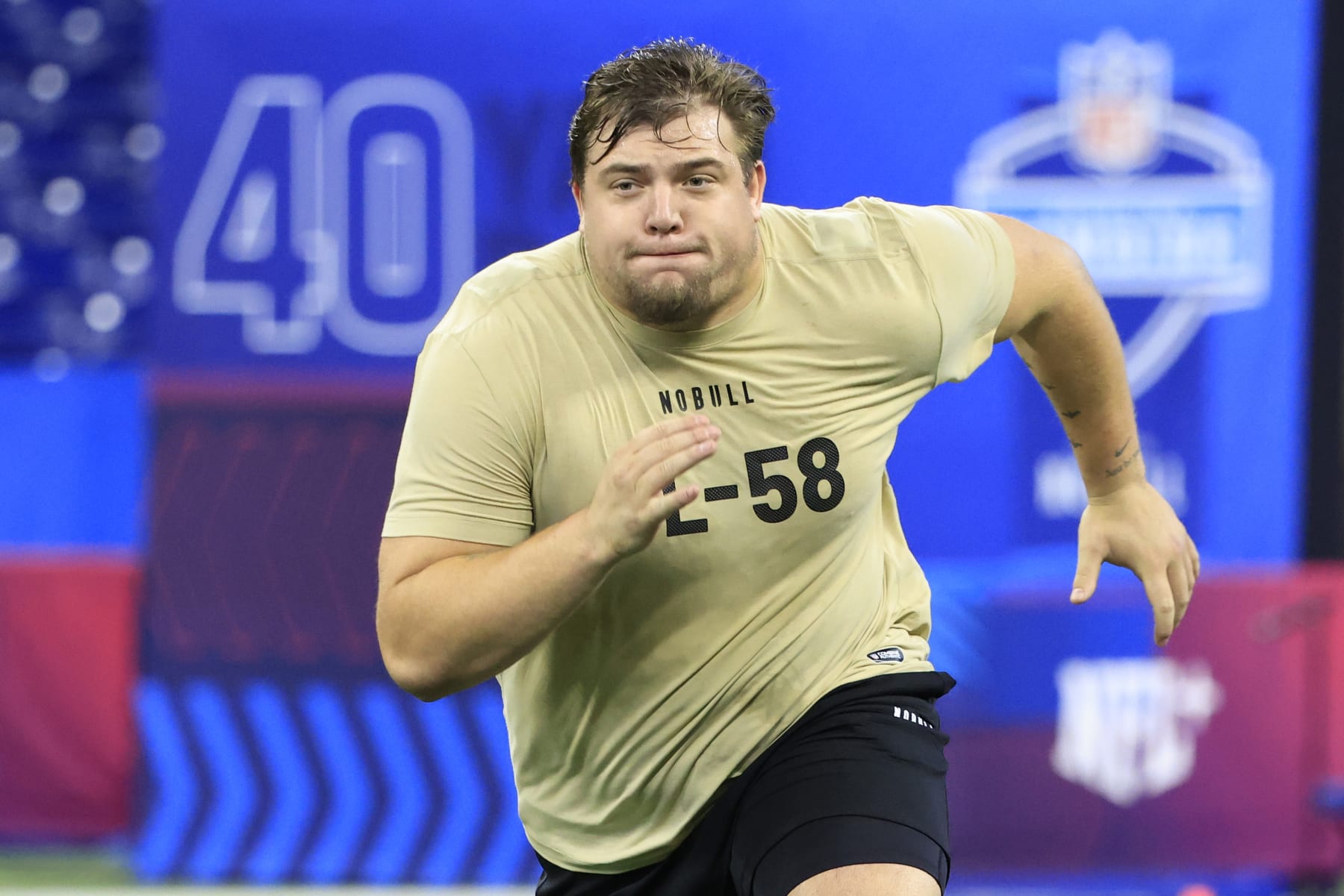 INDIANAPOLIS, INDIANA - MARCH 03: Jackson Powers-Johnson #OL58 of the Oregon participates in a drill during the NFL Combine at Lucas Oil Stadium on March 03, 2024 in Indianapolis, Indiana. (Photo by Justin Casterline/Getty Images)