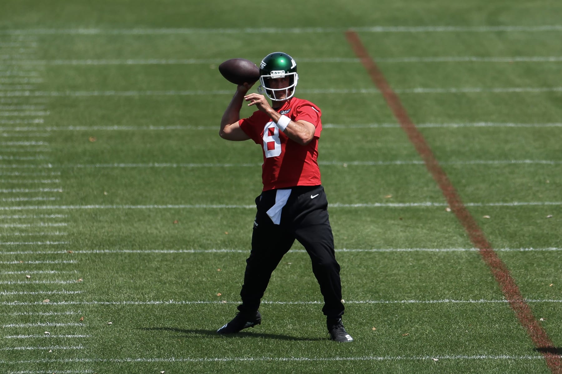 FLORHAM PARK, NEW JERSEY - JUNE 04: Aaron Rodgers #8 of the New York Jets throws the ball during New York Jets OTA Offseason Workouts at Atlantic Health Jets Training Center on June 04, 2024 in Florham Park, New Jersey.  (Photo by Luke Hales/Getty Images)