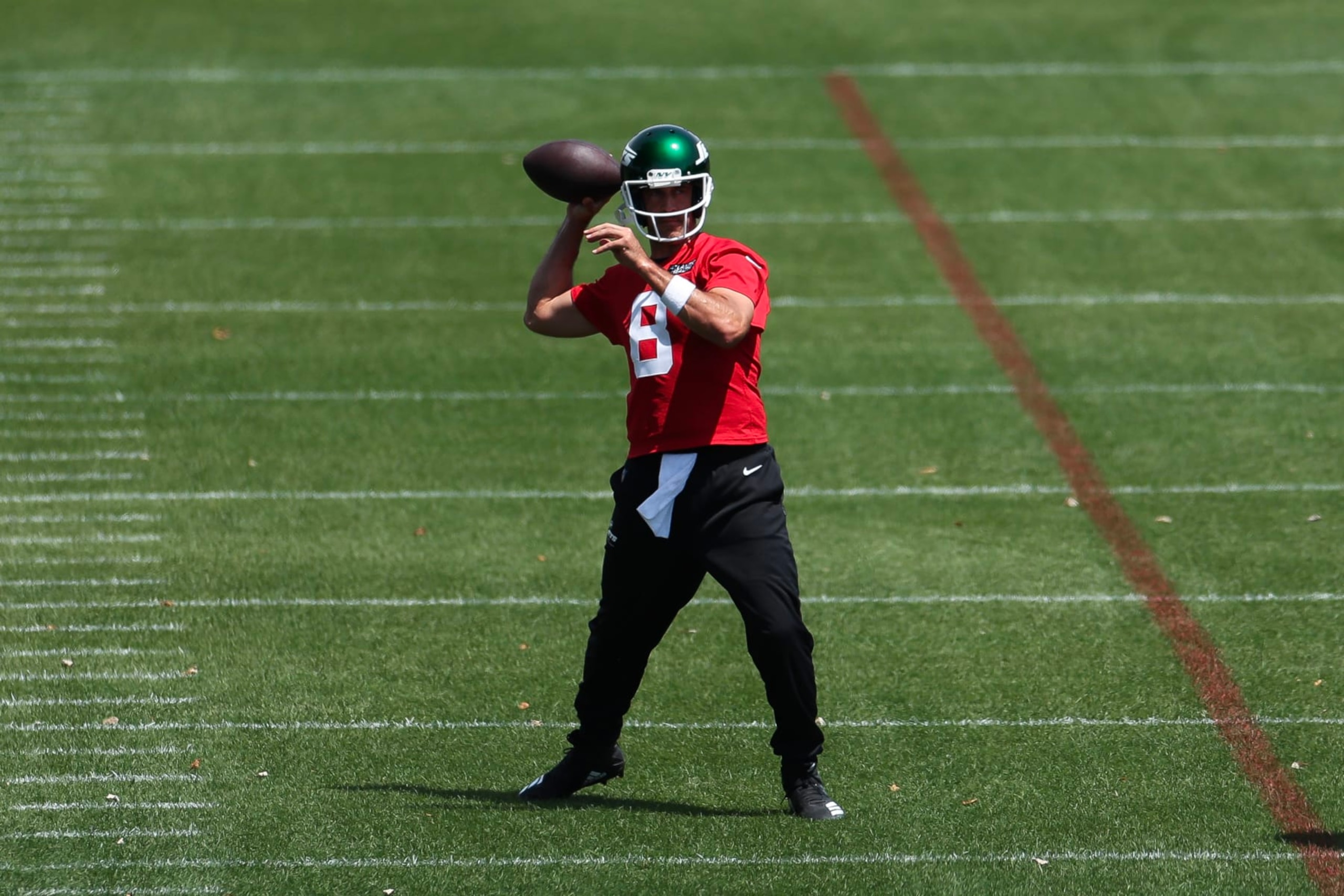 FLORHAM PARK, NEW JERSEY - JUNE 04: Aaron Rodgers #8 of the New York Jets throws the ball during New York Jets OTA Offseason Workouts at Atlantic Health Jets Training Center on June 04, 2024 in Florham Park, New Jersey.  (Photo by Luke Hales/Getty Images)