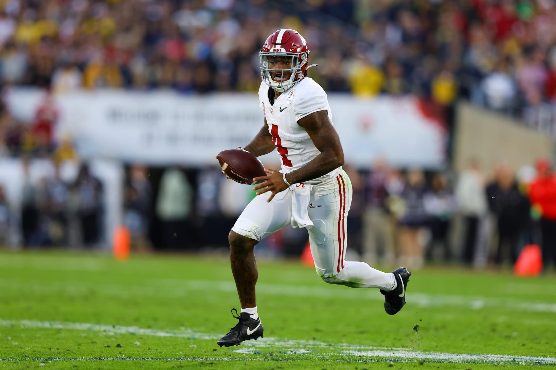 PASADENA, CA - JANUARY 01: Alabama Crimson Tide quarterback Jalen Milroe (4) runs the ball for a gain during the Alabama Crimson Tide game versus the Michigan Wolverines CFP Semifinal at the Rose Bowl Game on January, 1, 2024, at the Rose Bowl Stadium in Pasadena, CA. (Photo by Jordon Kelly/Icon Sportswire via Getty Images)