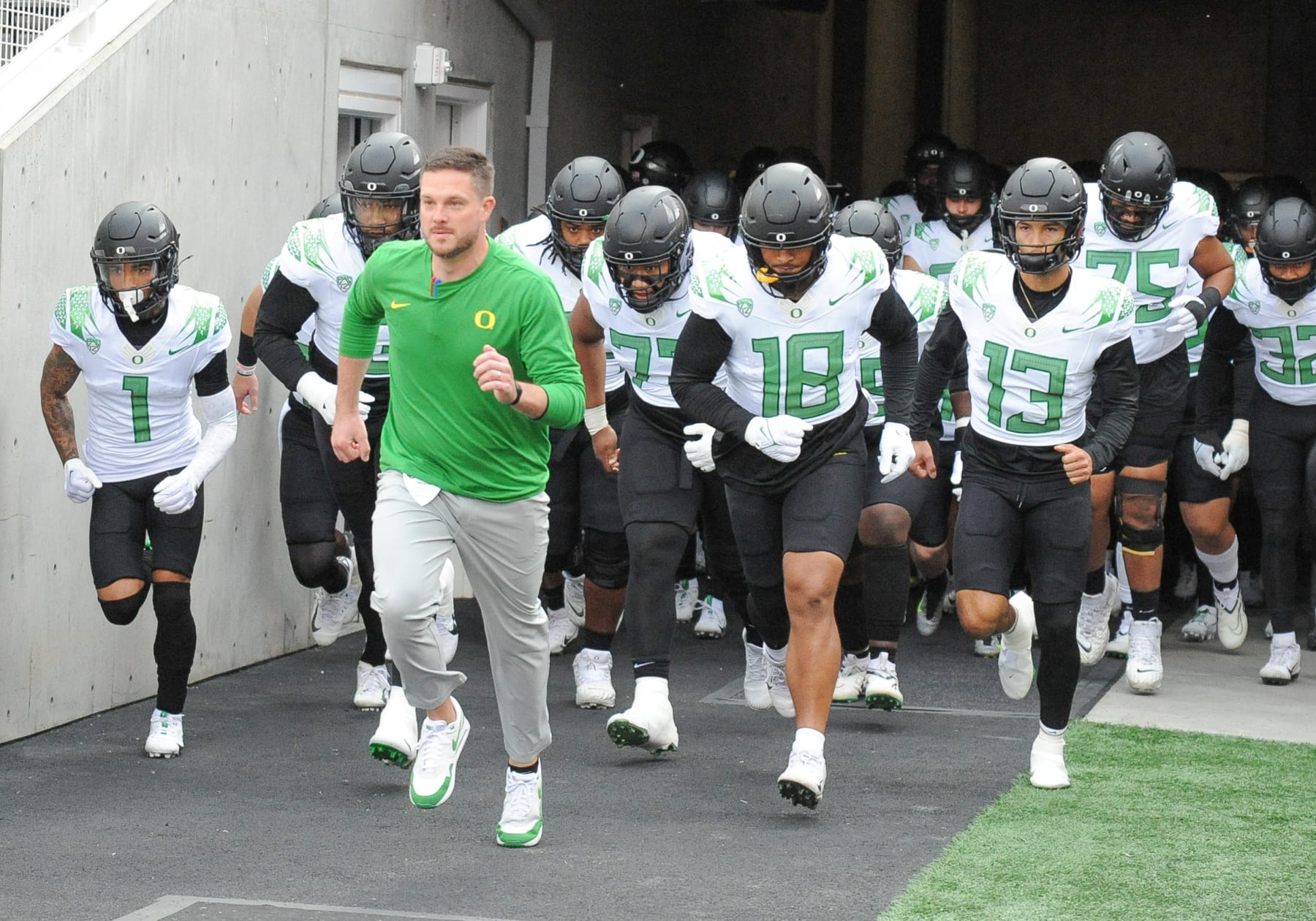 SALT LAKE CITY, UT - OCTOBER 28: Oregon Ducks head coach Dan Lanning runs with his team to the field before a college football game between the Oregon Ducks and Utah Utes on October 28, 2023 at Rice Eccles Stadium at Salt Lake City, Utah. (Photo by Boyd Ivey/Icon Sportswire via Getty Images)