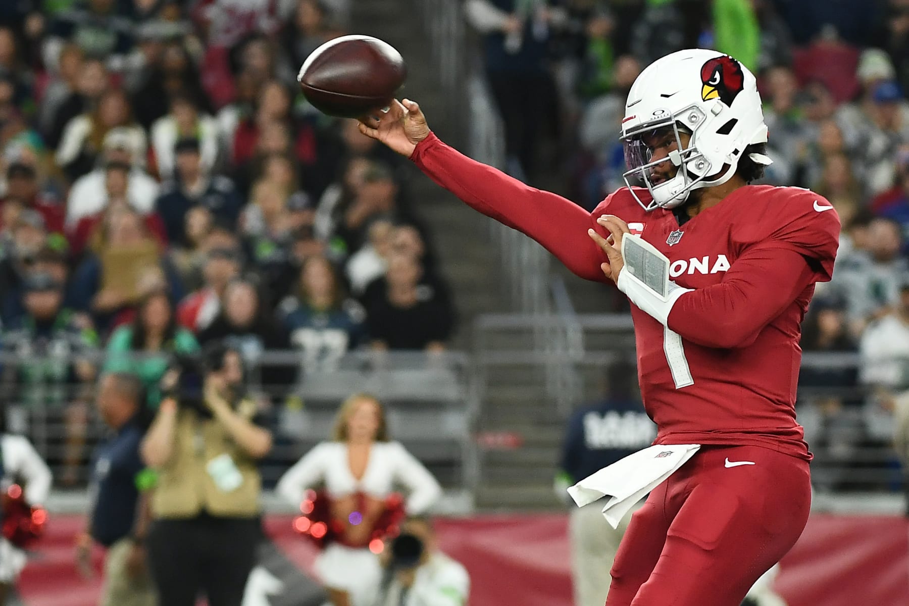 GLENDALE, ARIZONA - JANUARY 07: Kyler Murray #1 of the Arizona Cardinals throws a pass during the first half against the Seattle Seahawks at State Farm Stadium on January 07, 2024 in Glendale, Arizona. (Photo by Jennifer Stewart/Getty Images)