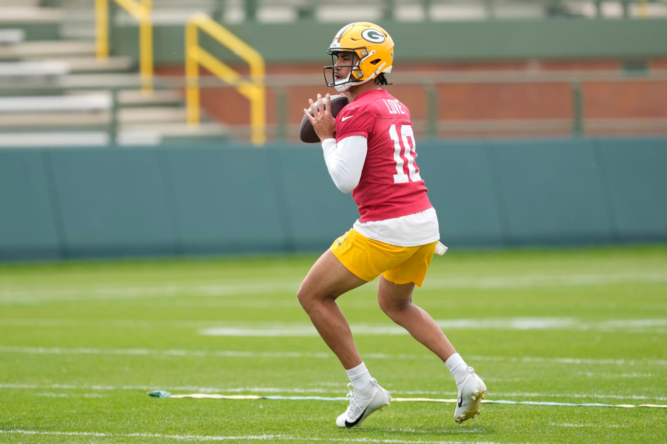 GREEN BAY, WISCONSIN - JUNE 11: Jordan Love #10 of the Green Bay Packers participates in drills during the Green Bay Packers Minicamp at Ray Nitschke Field on June 11, 2024 in Green Bay, Wisconsin. (Photo by Patrick McDermott/Getty Images)