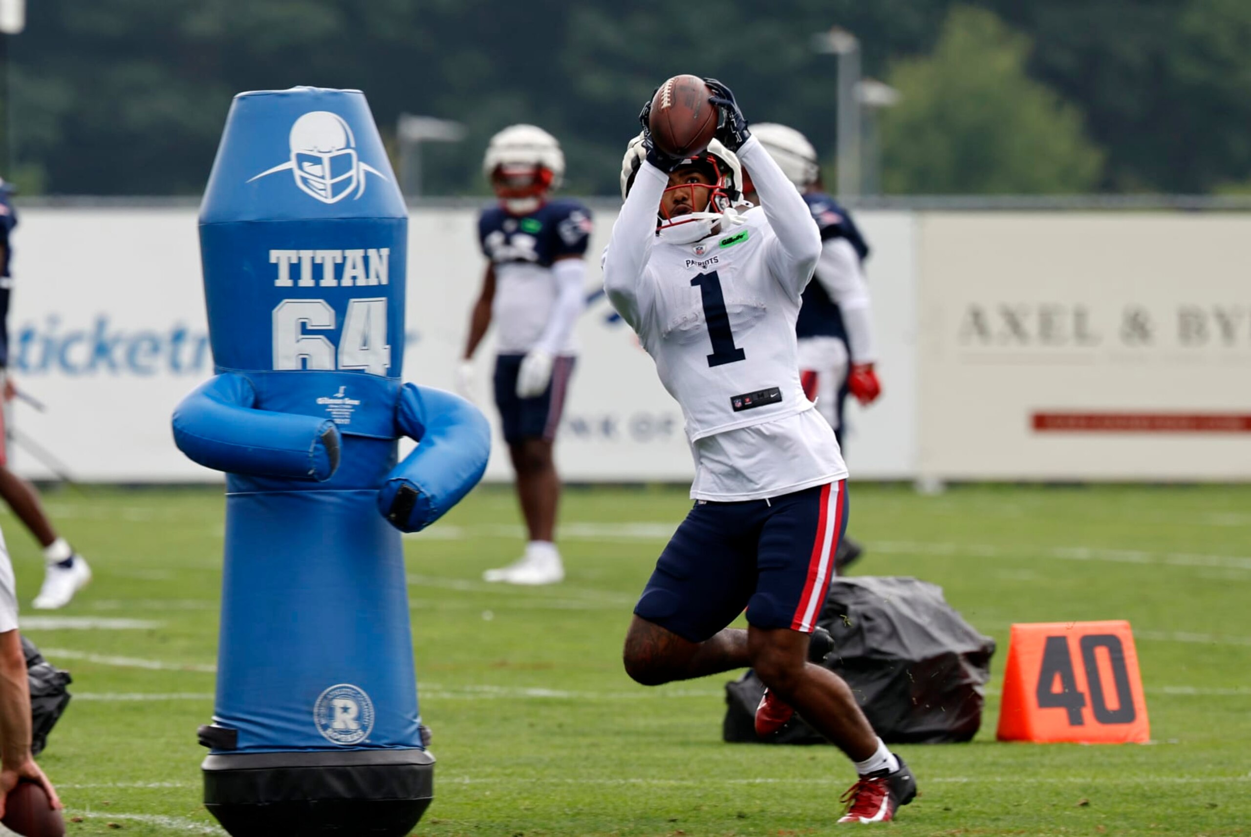 FOXBOROUGH, MA - JULY 29: New England Patriots wide receiver Ja'Lynn Polk (1) catches the ball during New England Patriots Training Camp on July 29, 2024, at Gillette Stadium in Foxborough, Massachusetts.  (Photo by Fred Kfoury III/Icon Sportswire via Getty Images)