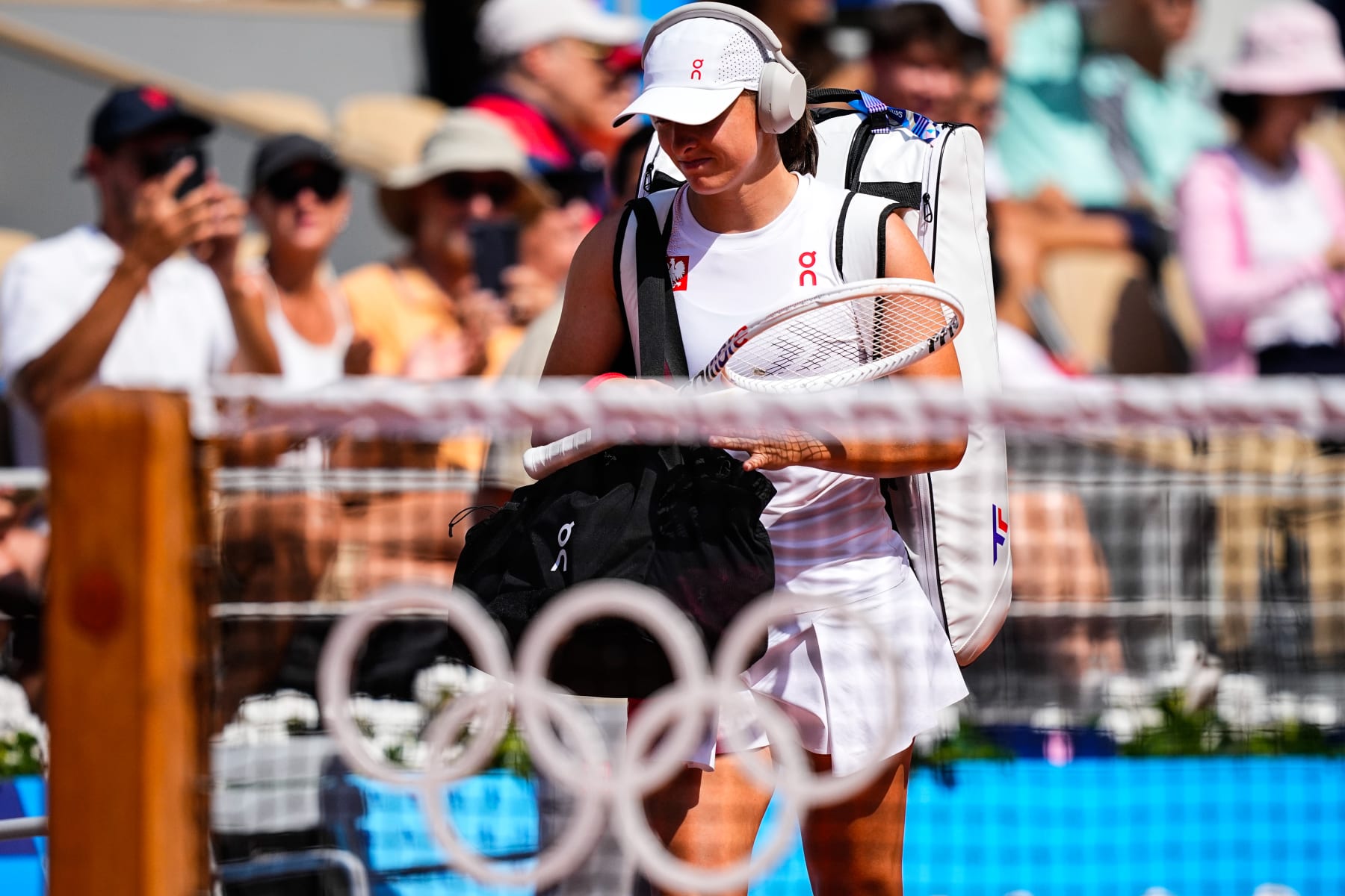 PARIS, FRANCE - AUGUST 01: Iga Swiatek of Poland reacts against Qinwen Zheng of Republic of China during the Women's Singles Semi-final match at Roland Garros during the Paris 2024 Olympics Games on August 01, 2024 in Paris, France. (Photo By Oscar J. Barroso/Europa Press via Getty Images)