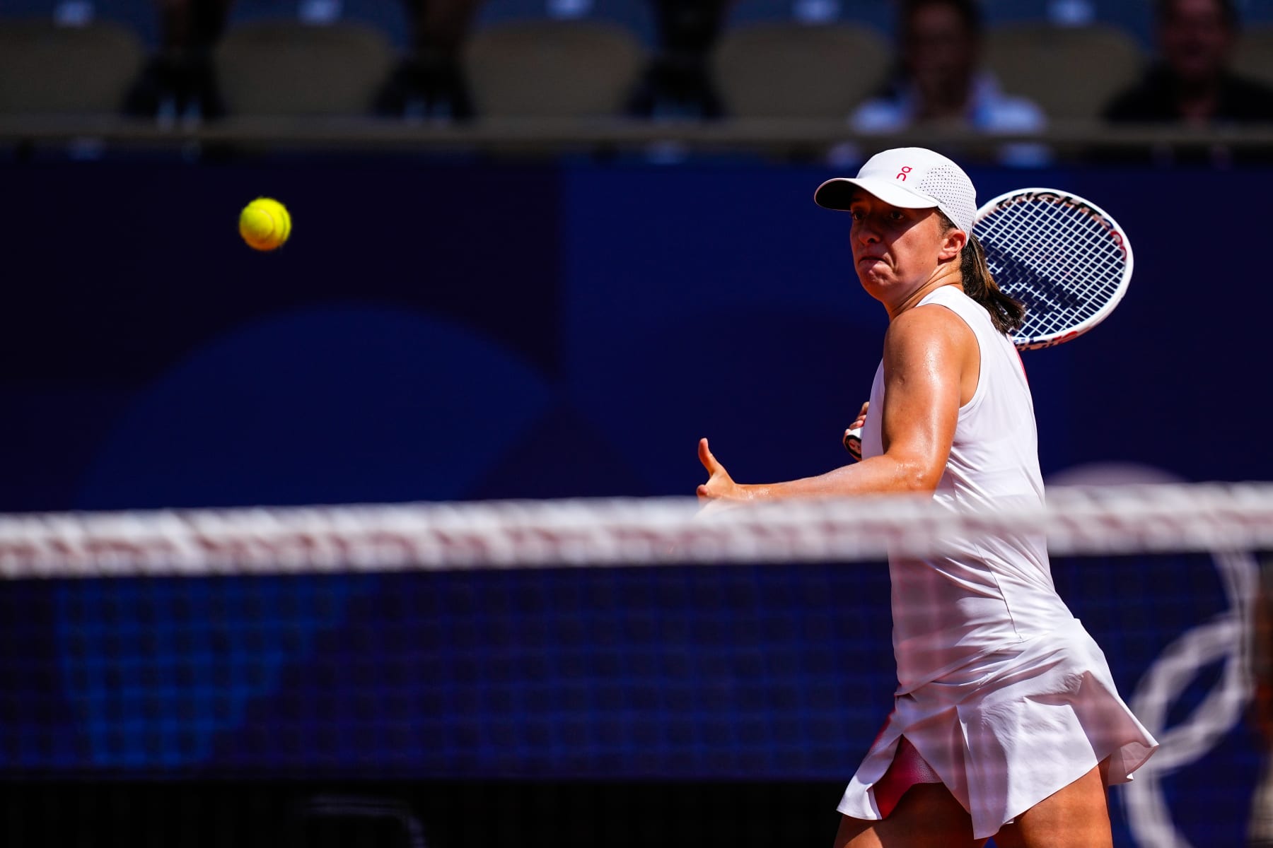 PARIS, FRANCE - AUGUST 01: Iga Swiatek of Poland in action against Qinwen Zheng of Republic of China during the Women's Singles Semi-final match at Roland Garros during the Paris 2024 Olympics Games on August 01, 2024 in Paris, France. (Photo By Oscar J. Barroso/Europa Press via Getty Images)